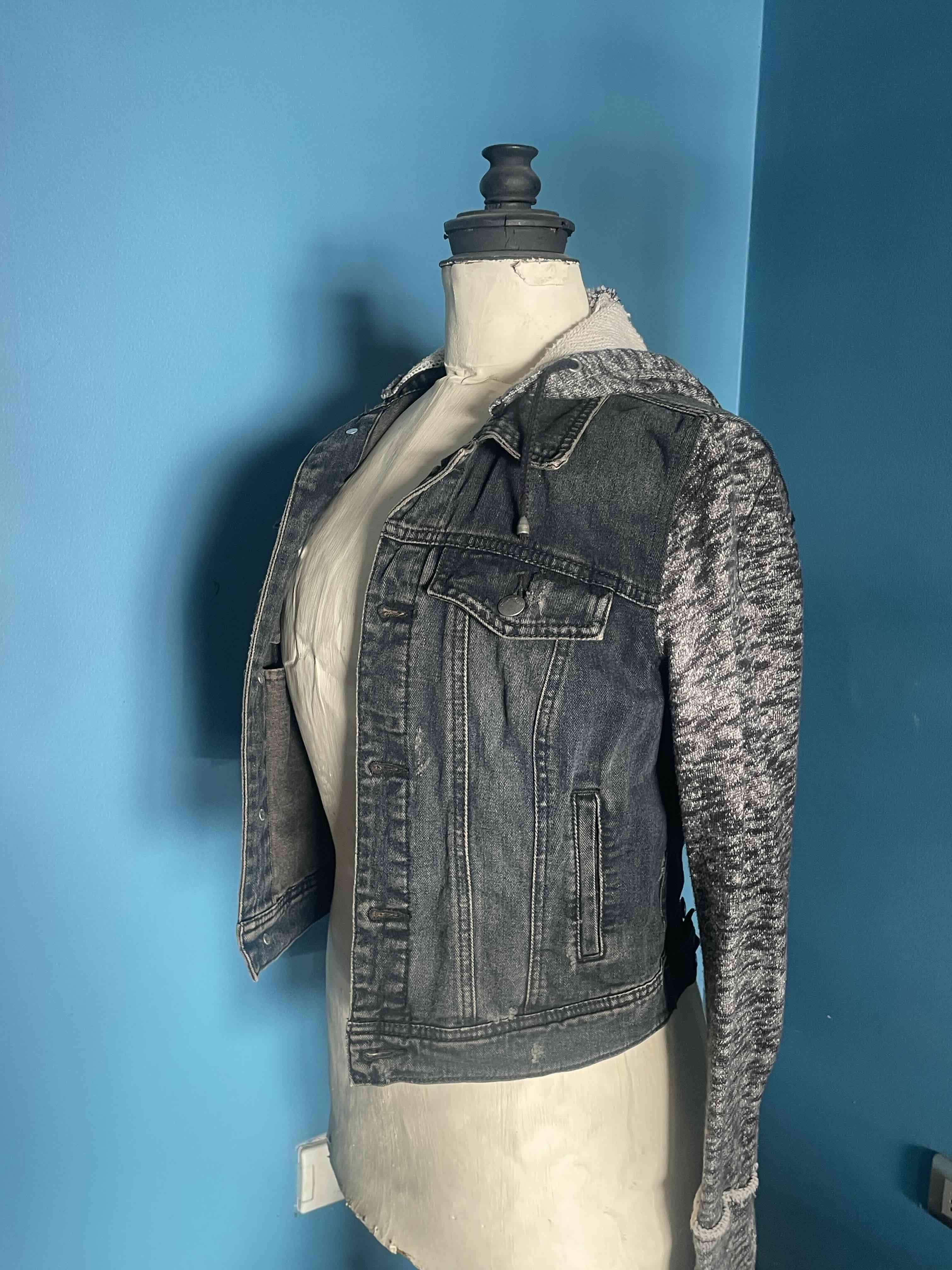 Chaqueta de mezclilla con capucha - 4