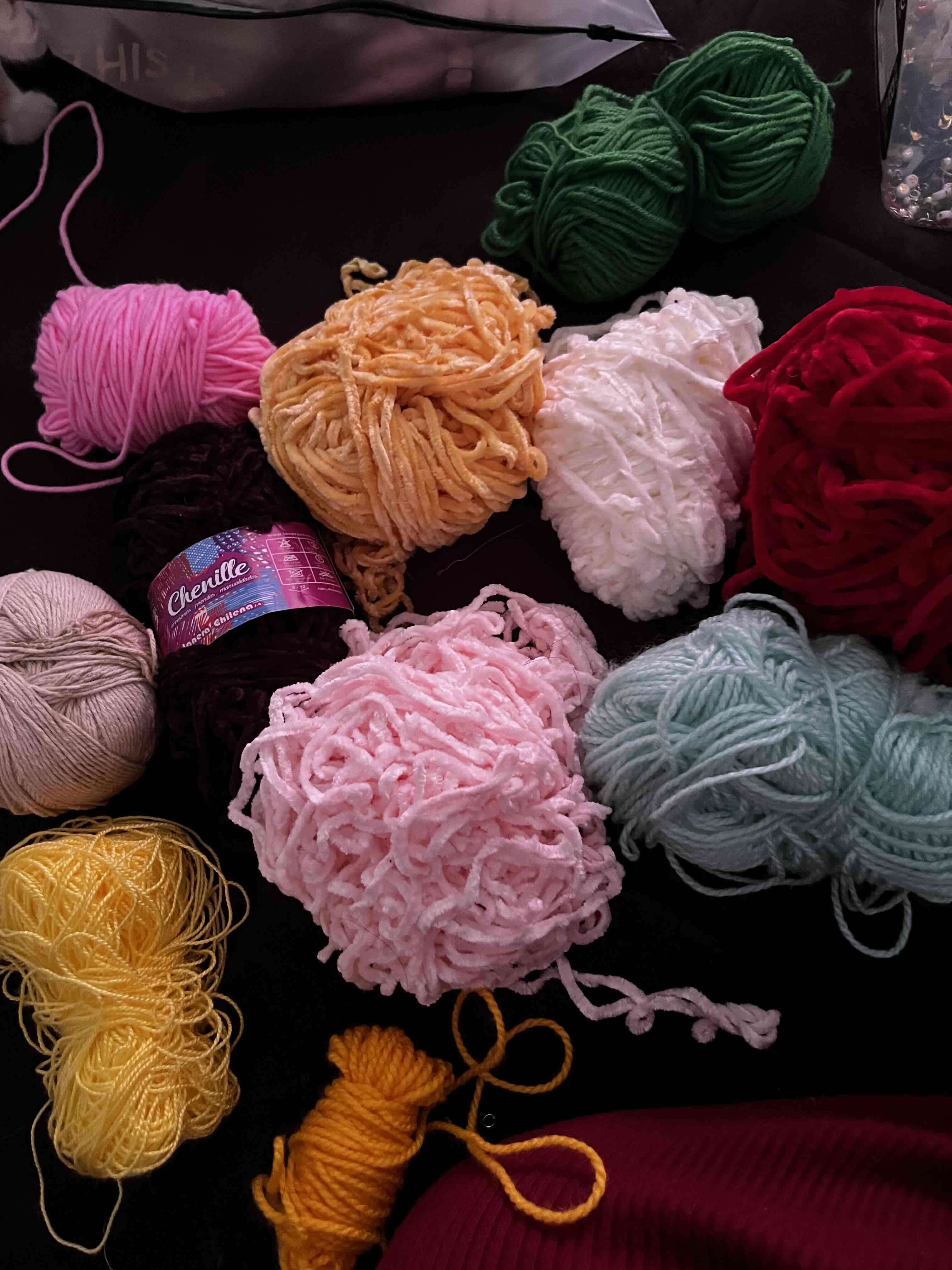 Lotes de lana de colores variados