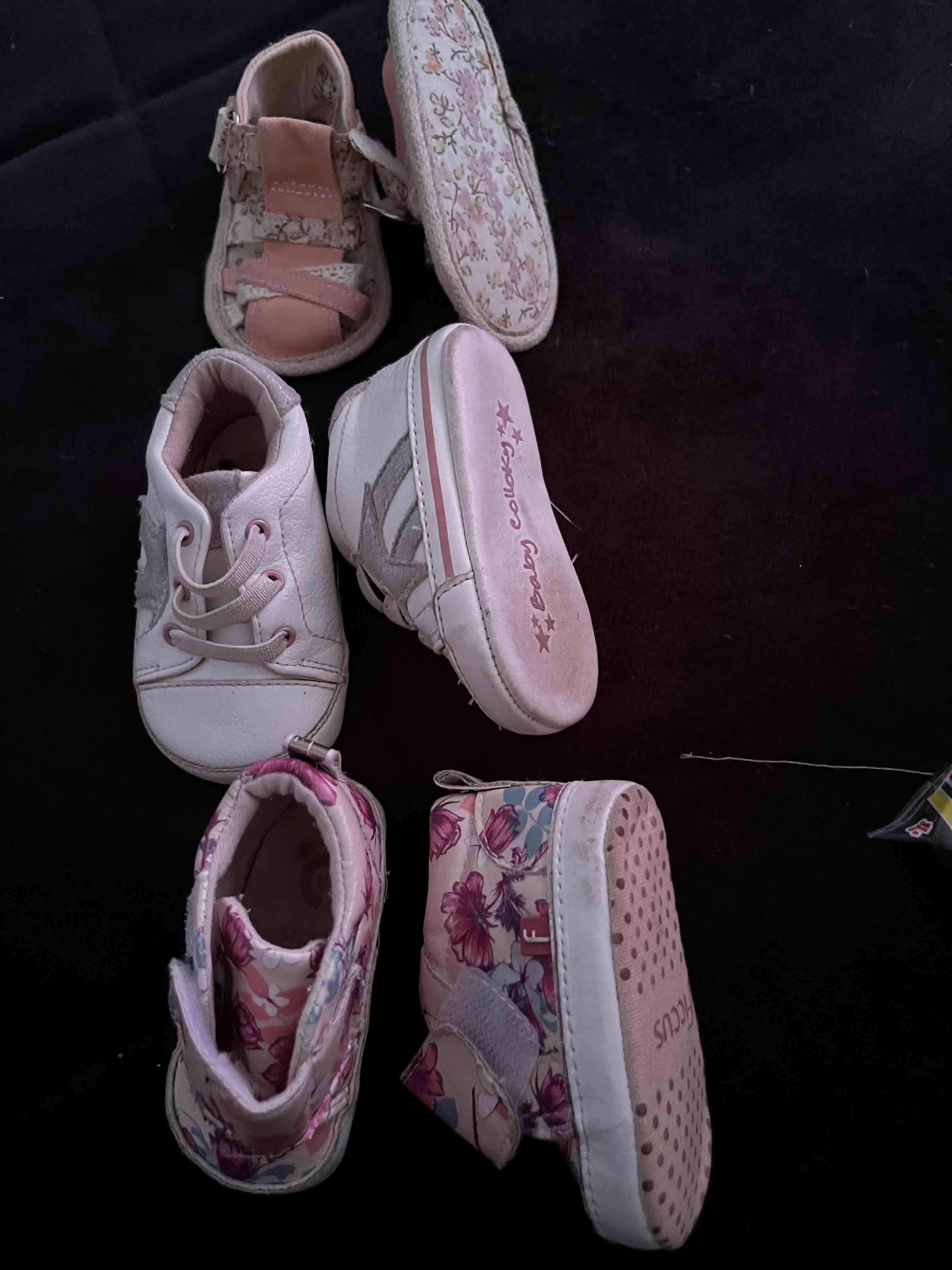 Zapatos de bebé variados - miniatura 1