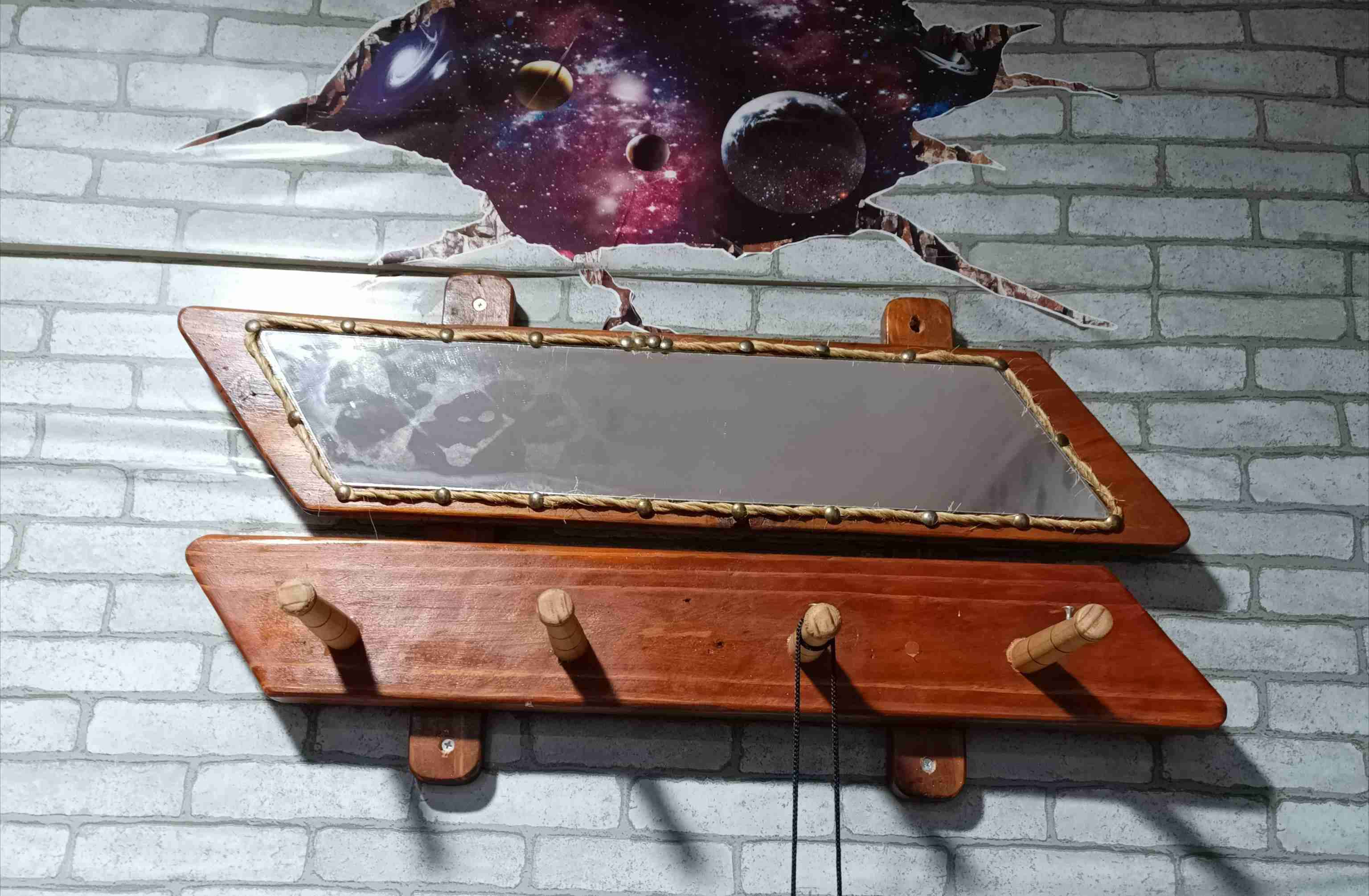 Colgador de pared con espejo - miniatura 1