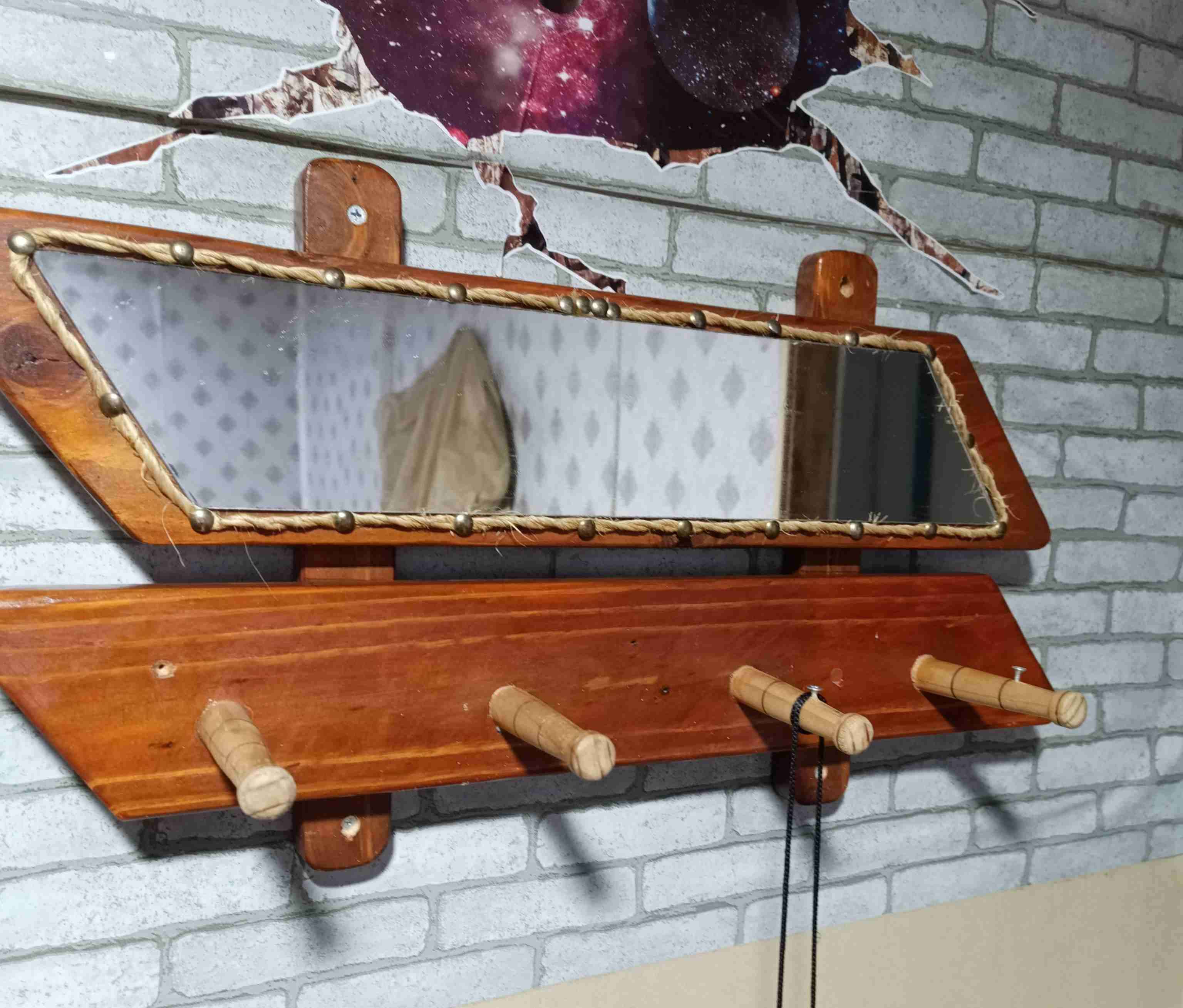 Colgador de pared con espejo - miniatura 2