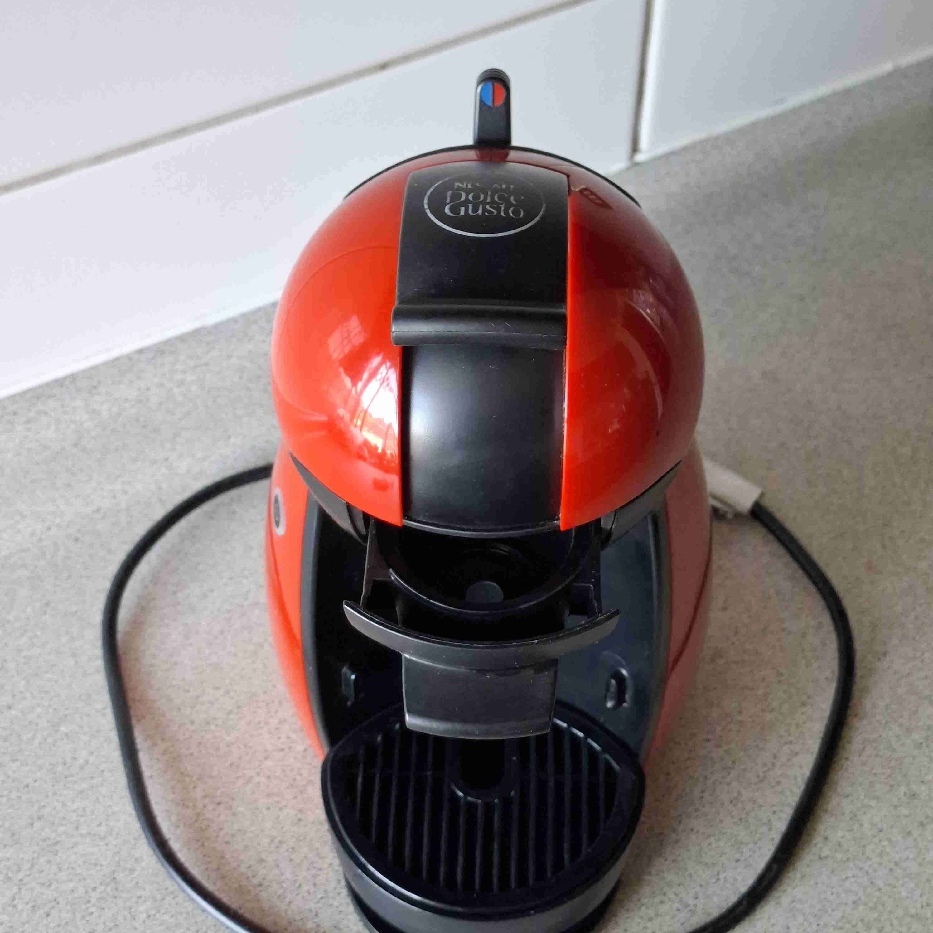 Cafetera Dolce Gusto roja NESCAFE - miniatura 1