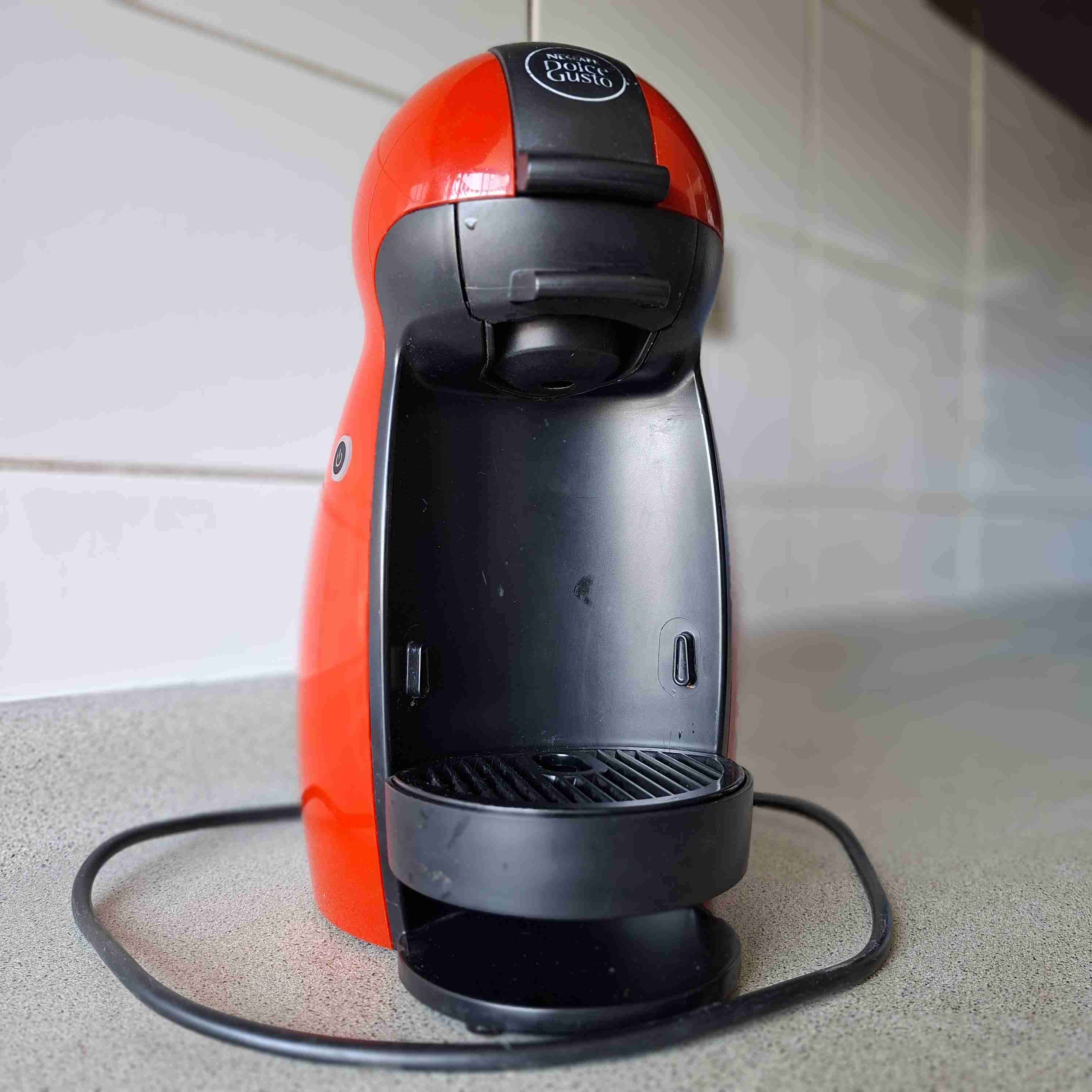 Cafetera Dolce Gusto roja NESCAFE - miniatura 2