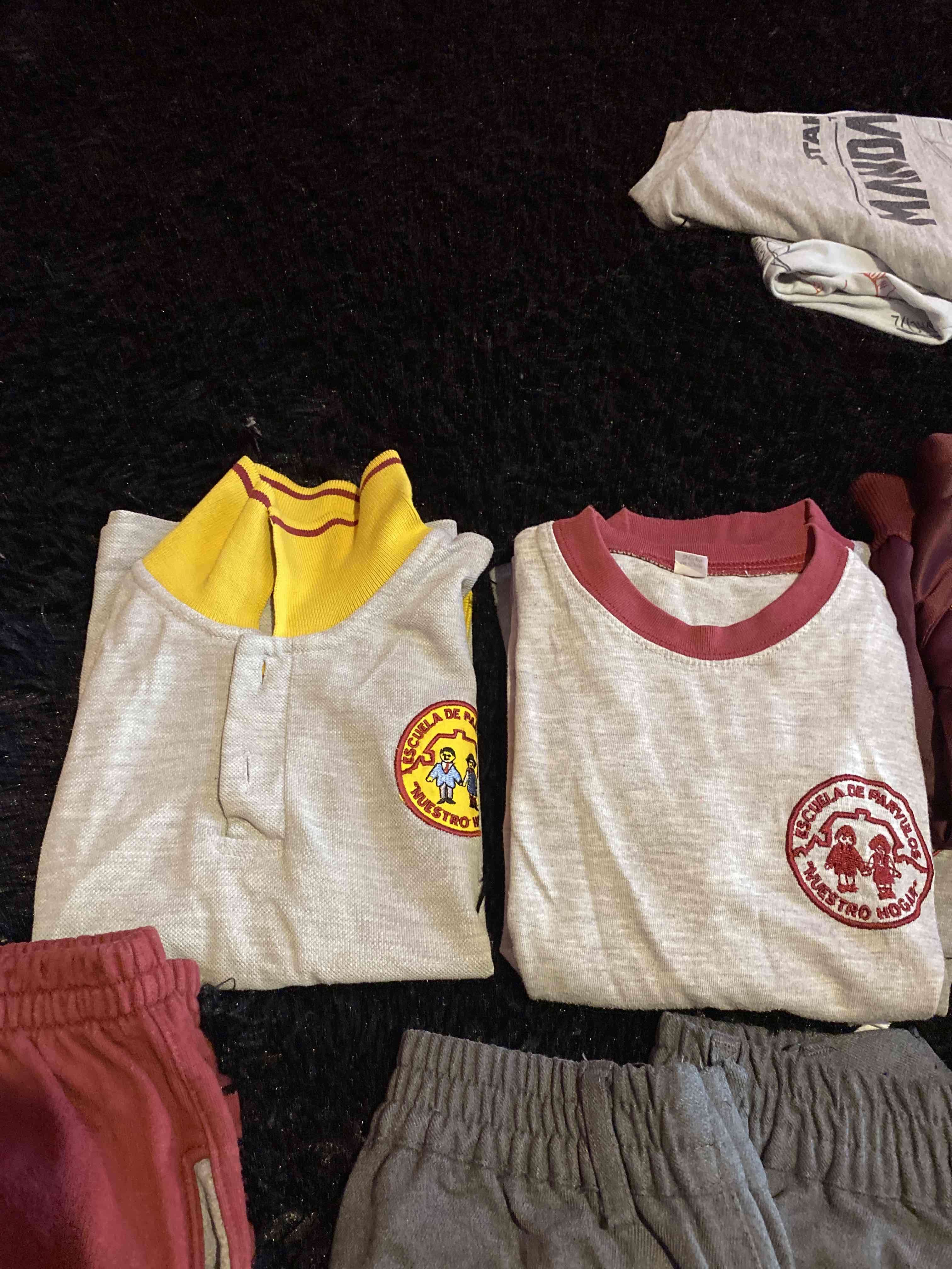 Ropa colegio ,escuela de párvulos Nuestro Hogar - miniatura 1
