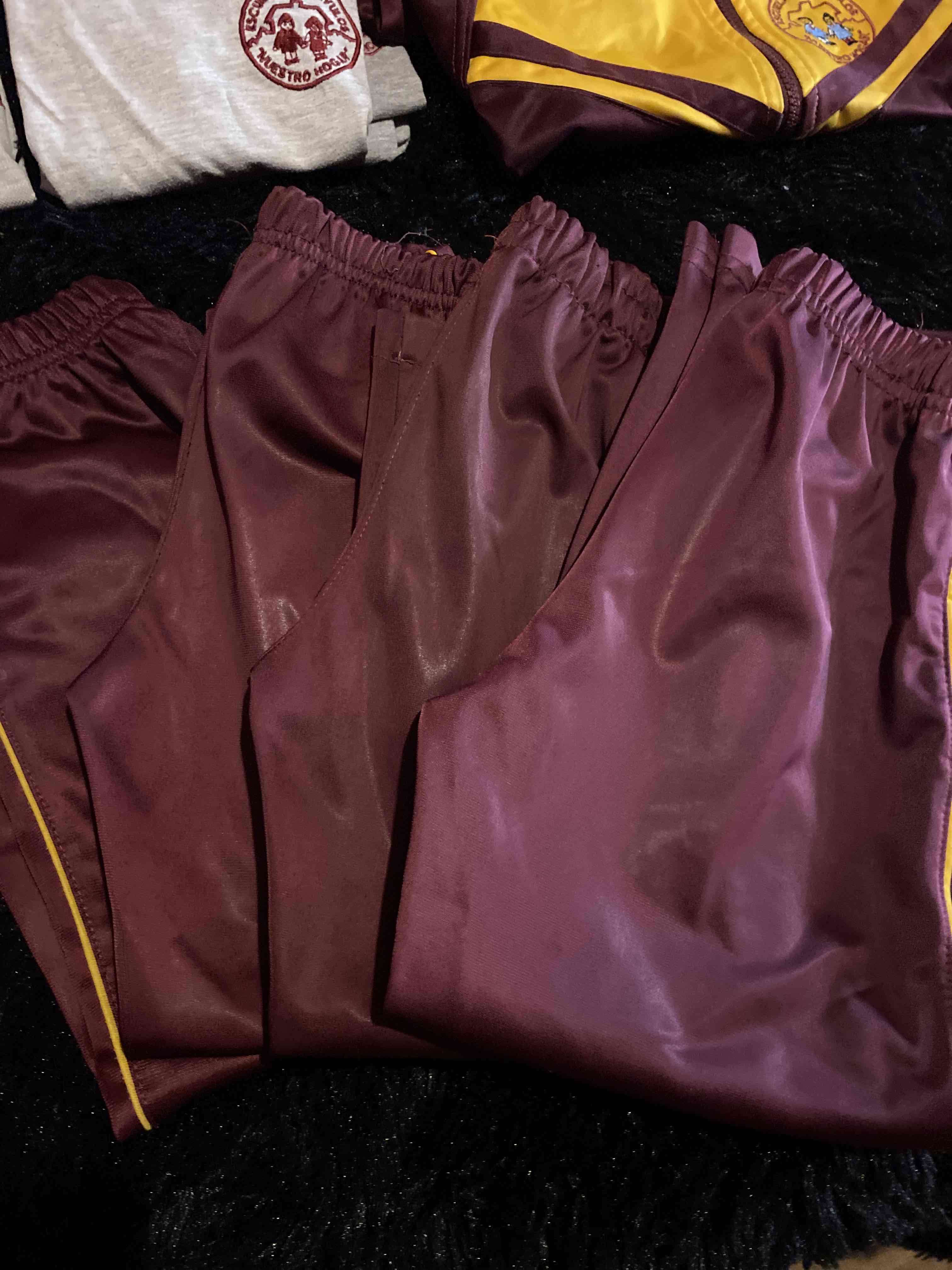 Ropa colegio ,escuela de párvulos Nuestro Hogar - miniatura 4