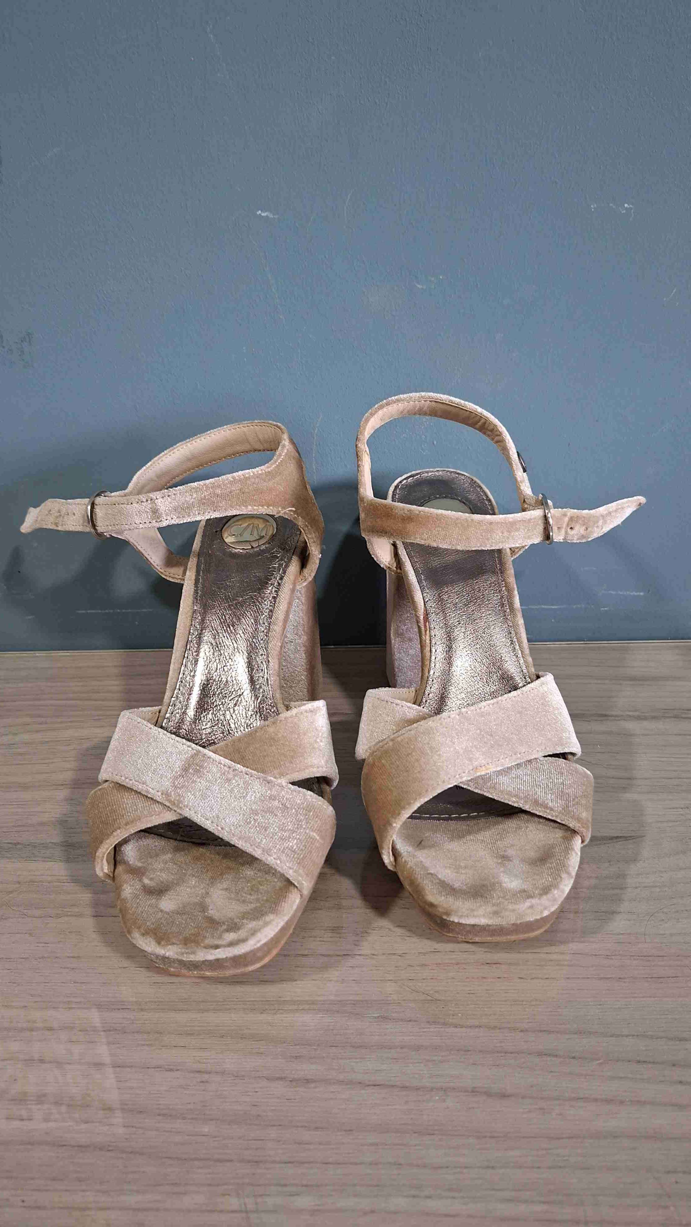 Sandalias taco alto doradas cmoran n°36 - 4