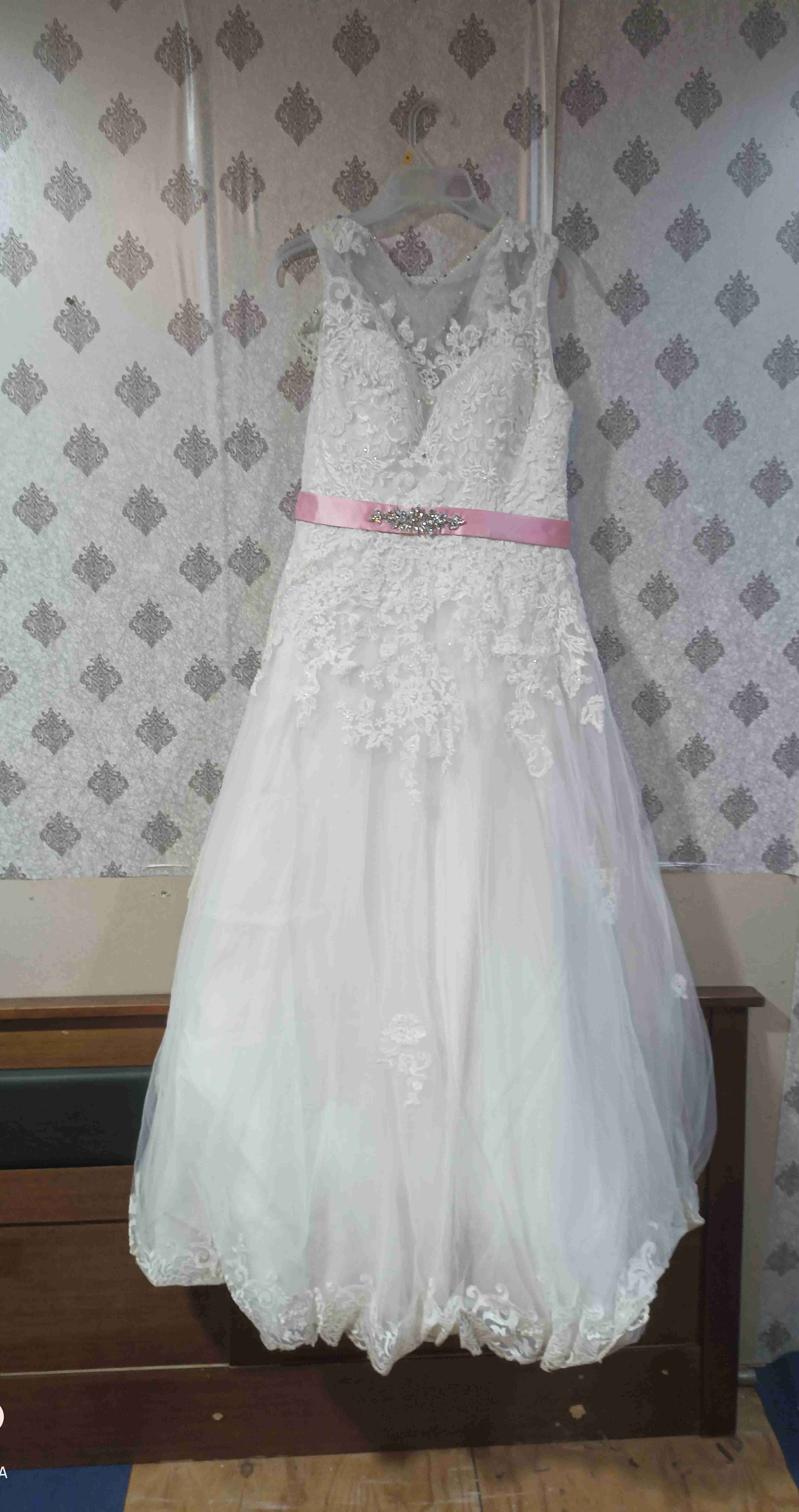 Vestido de novia blanco con encaje - miniatura 1