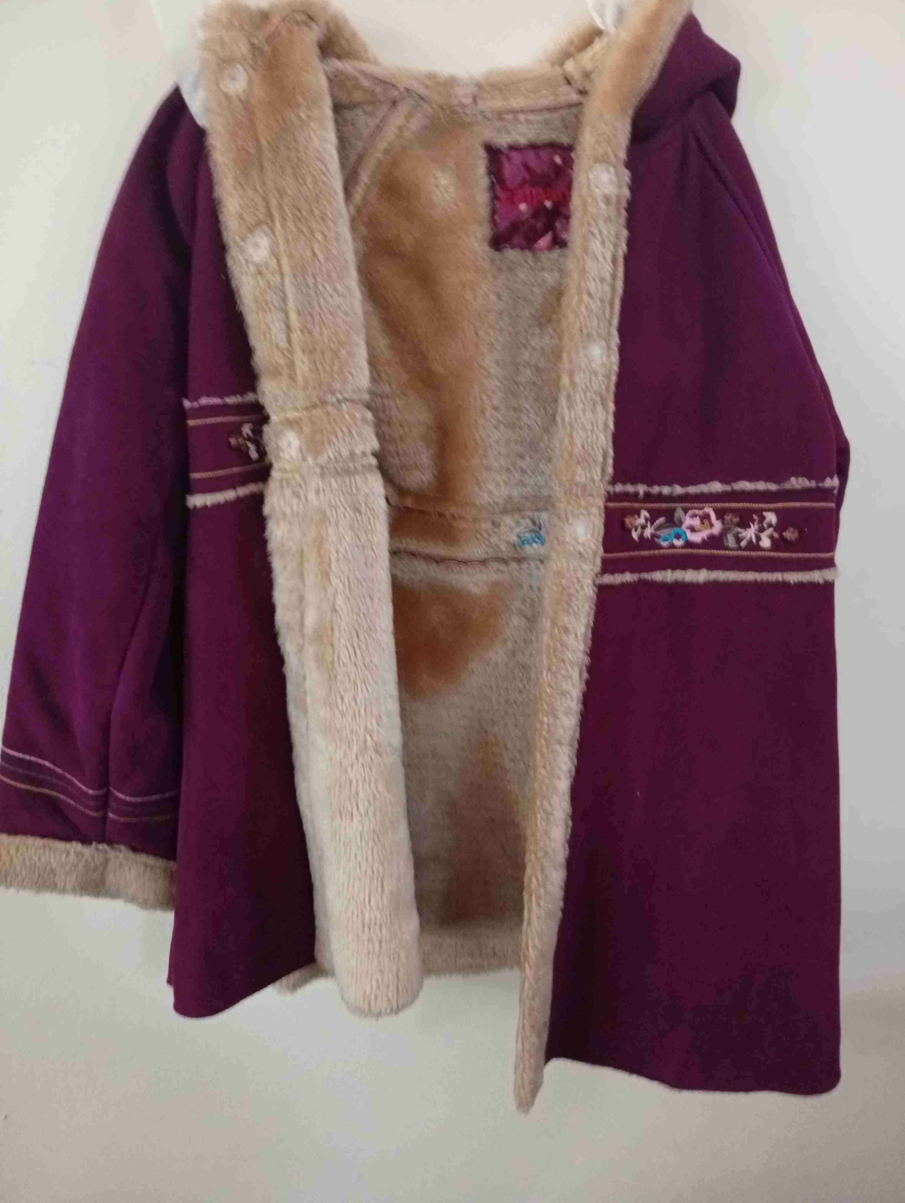 Abrigo morado con forro de piel - miniatura 1