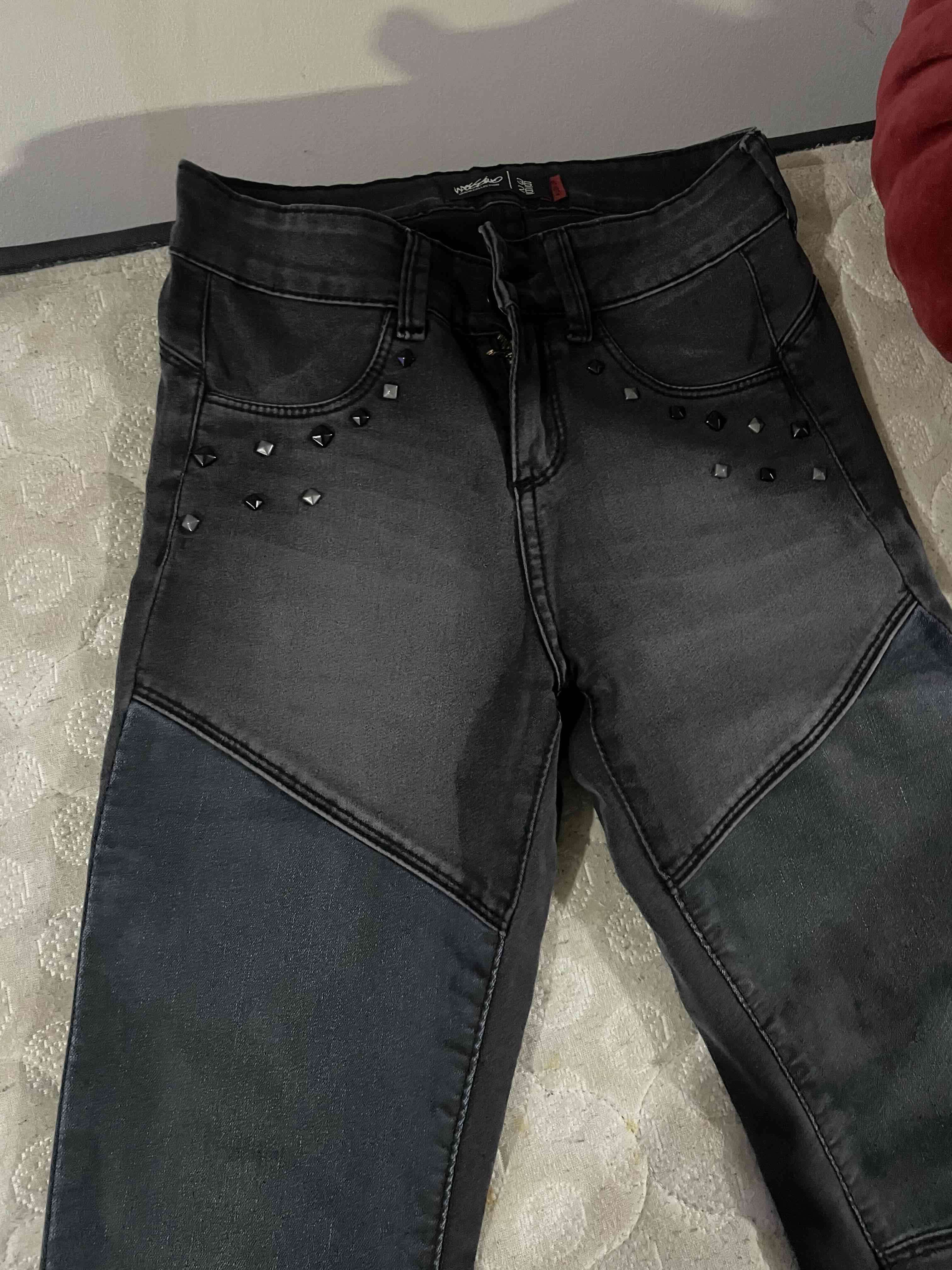 Jeans negros con detalles - 1