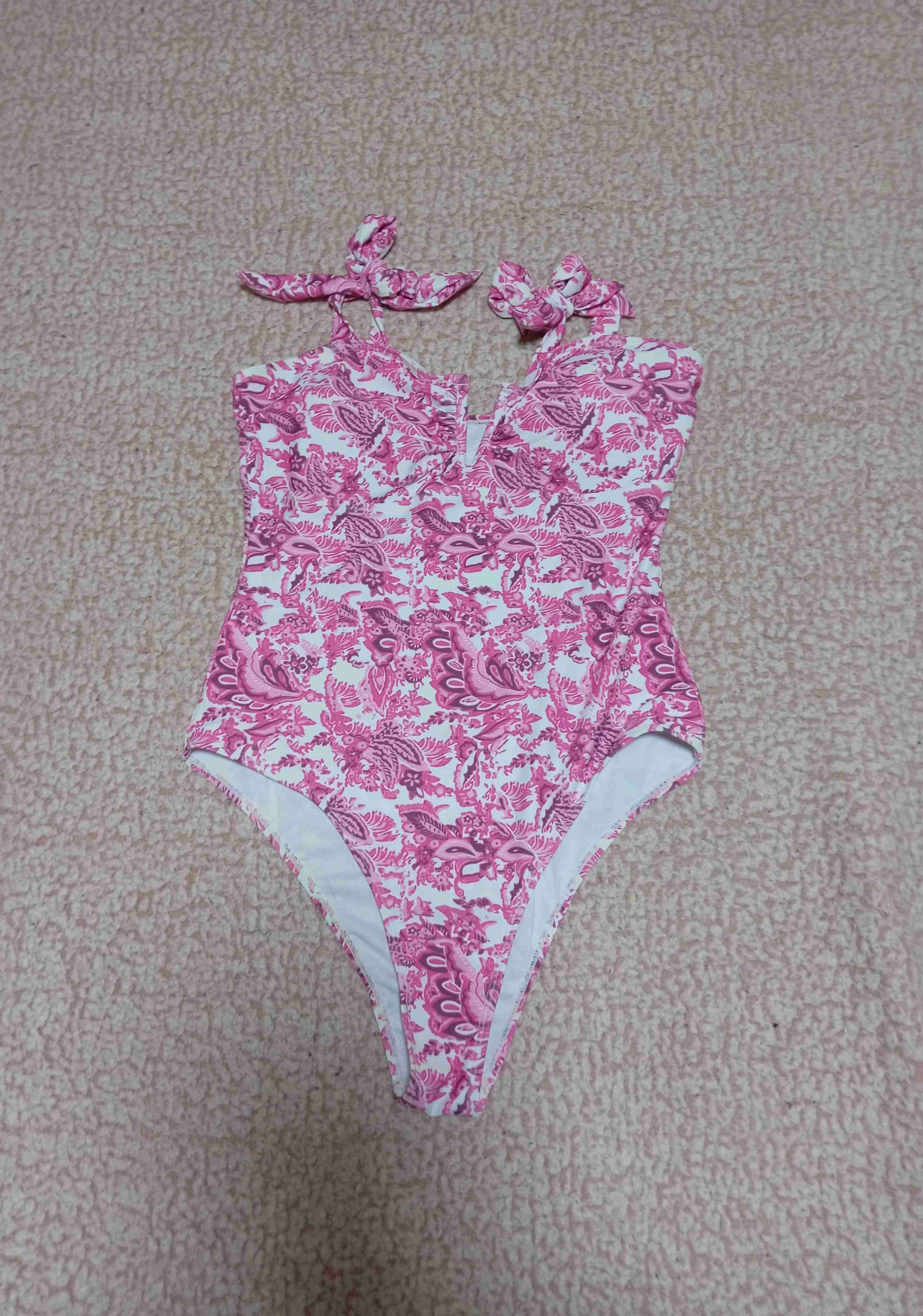 Traje de baño floral rosado