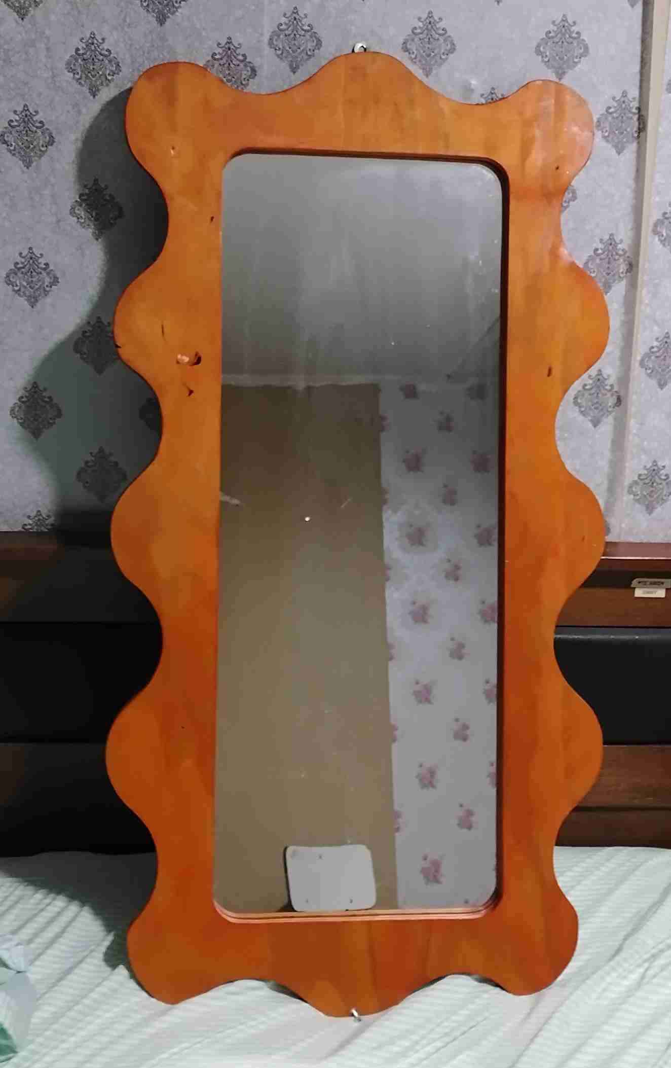 Espejo de pared con marco de madera - 2