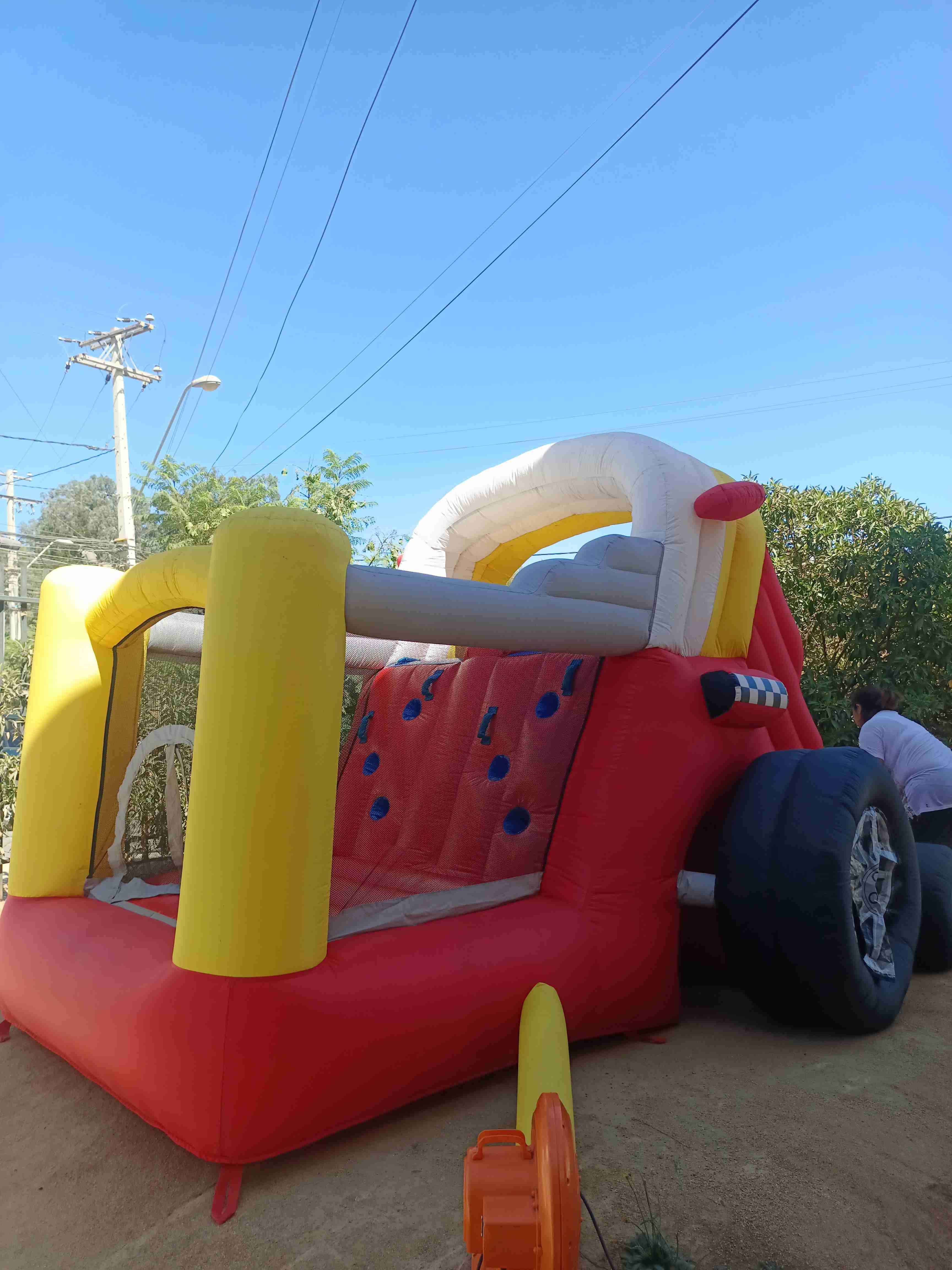 Juego inflable auto para niños - miniatura 3