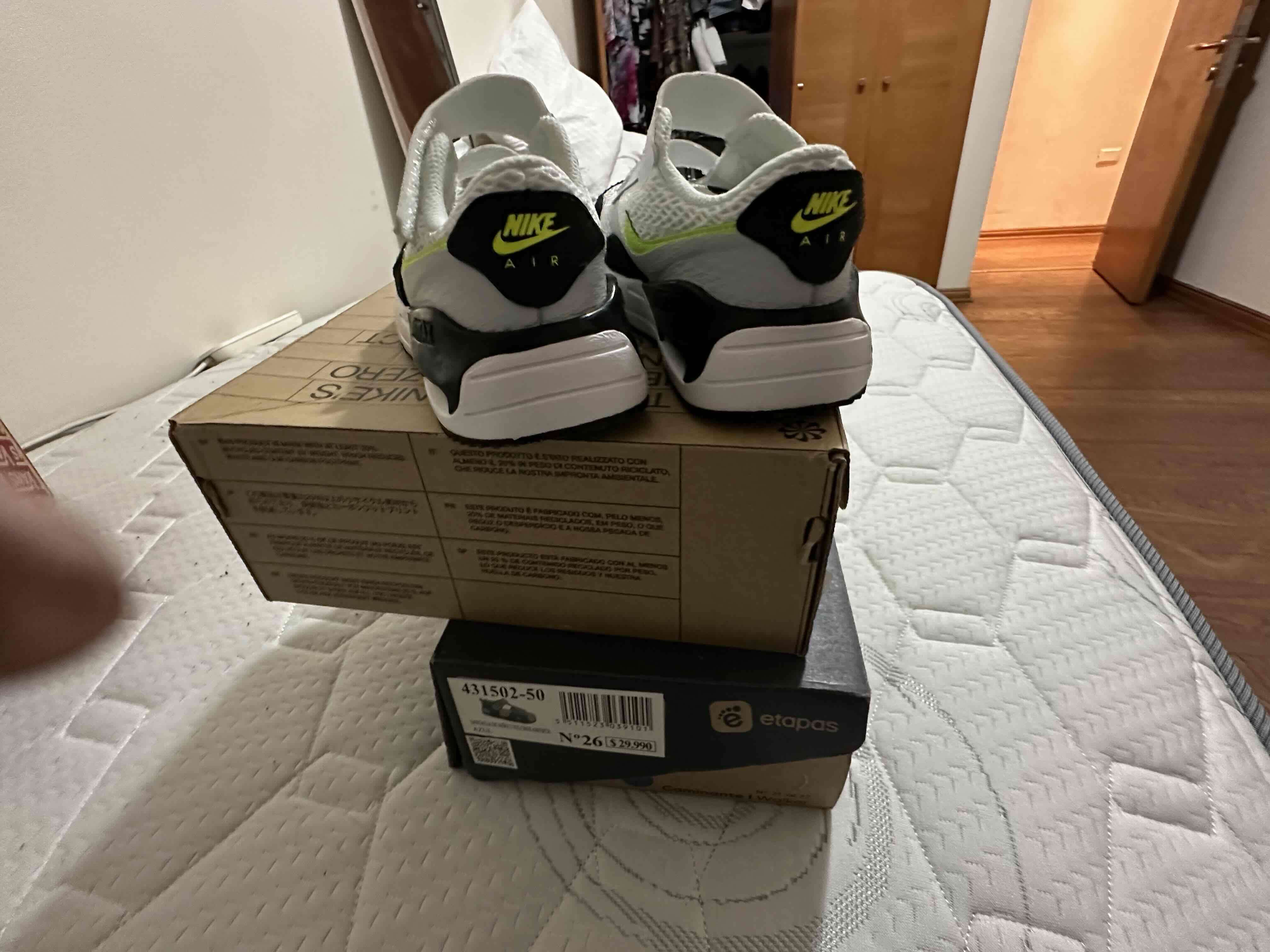 Zapatilla deportiva nike niño blanca y negra - 4