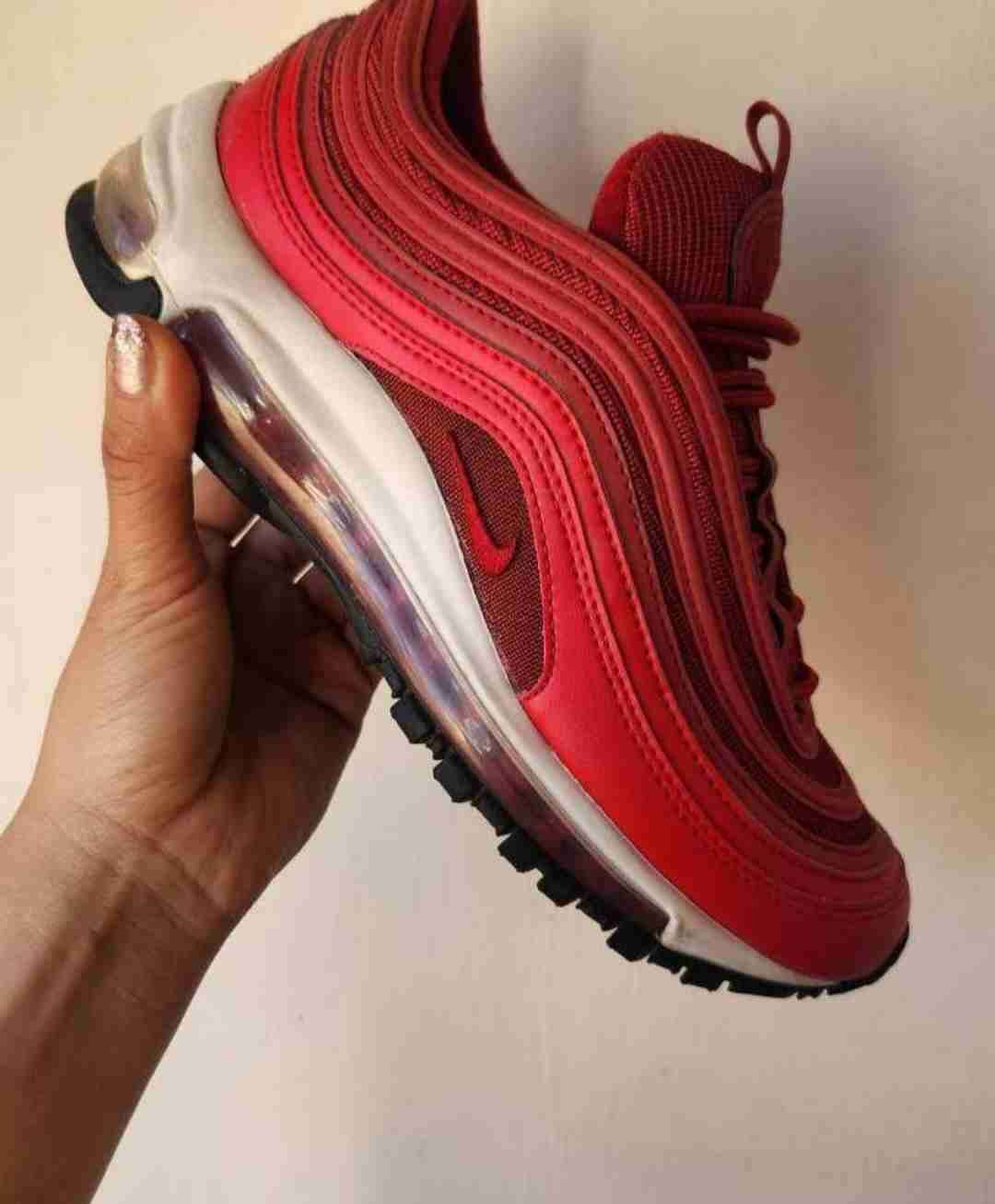 Zapatillas deportivas rojas - miniatura 1