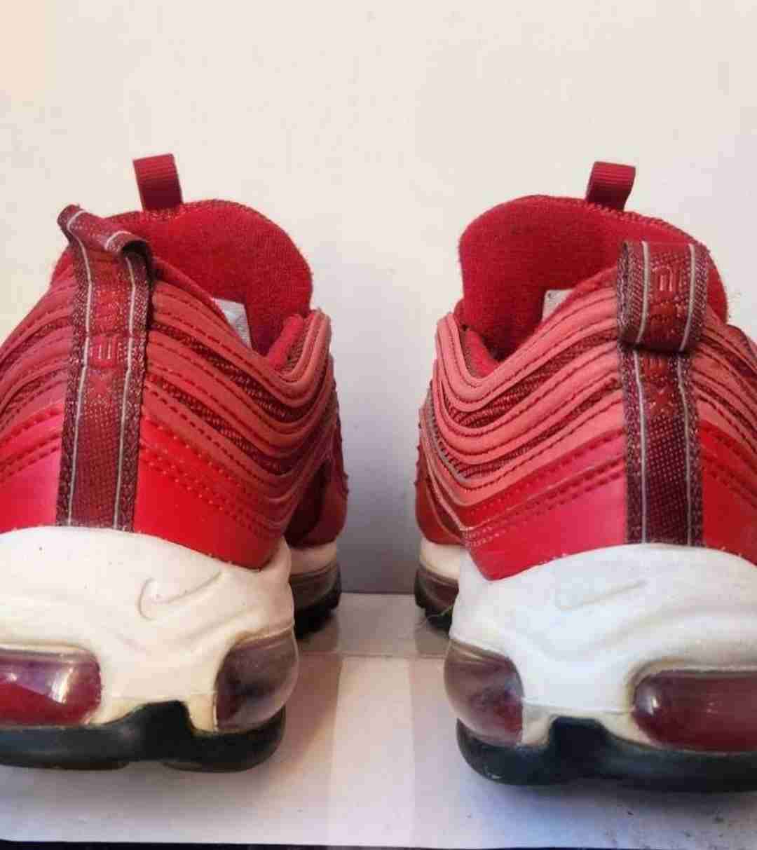 Zapatillas deportivas rojas - miniatura 2