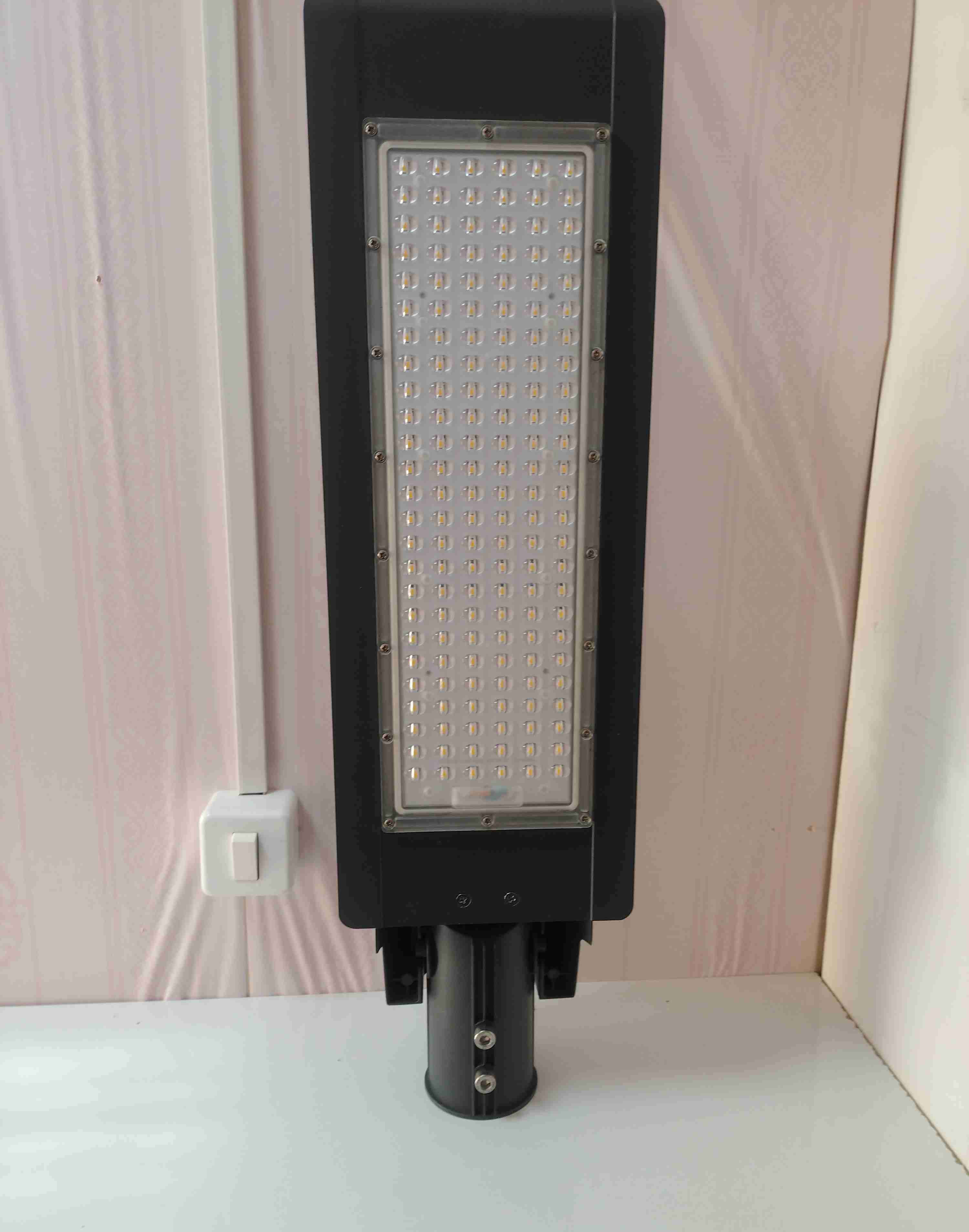 Luz LED para exteriores - miniatura 1