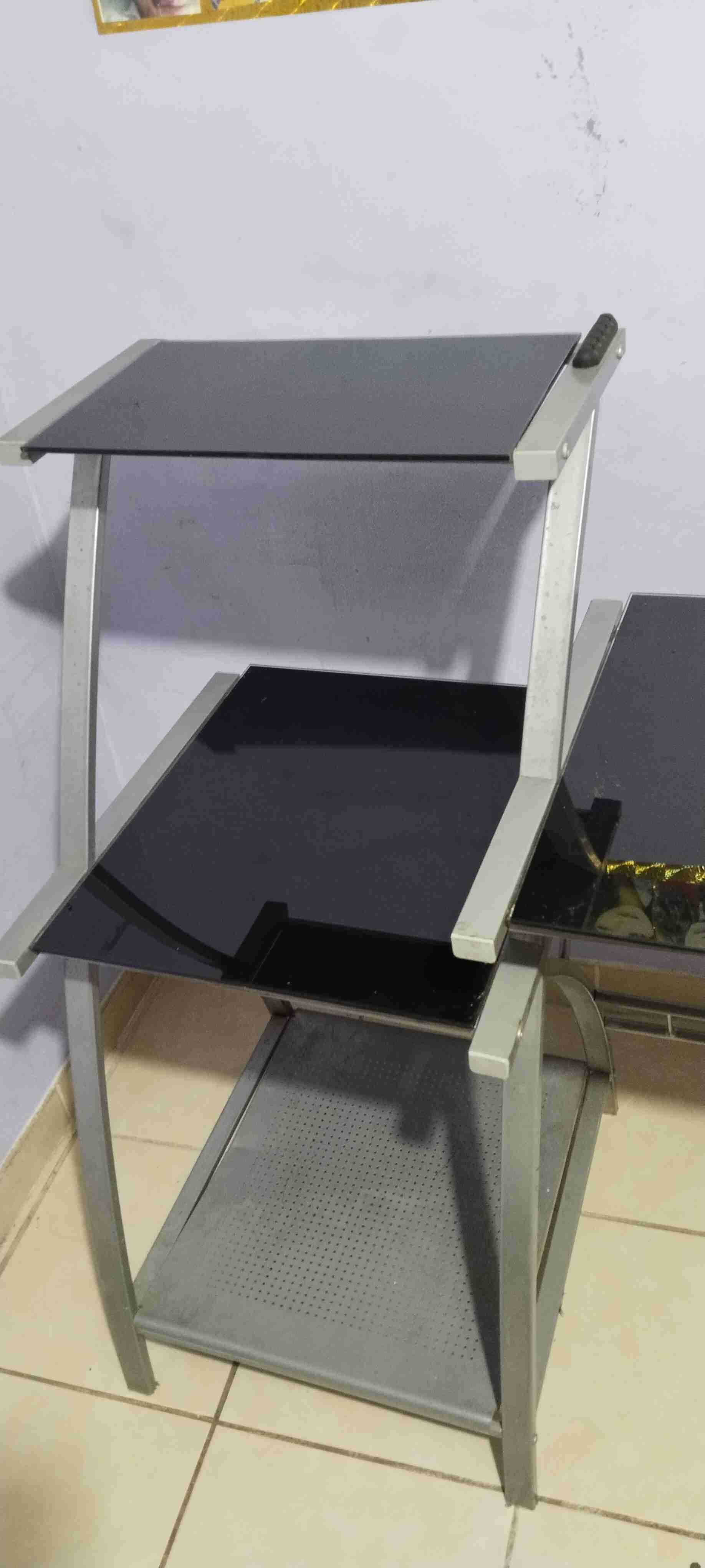 Escritorio de metal con repisas - 5