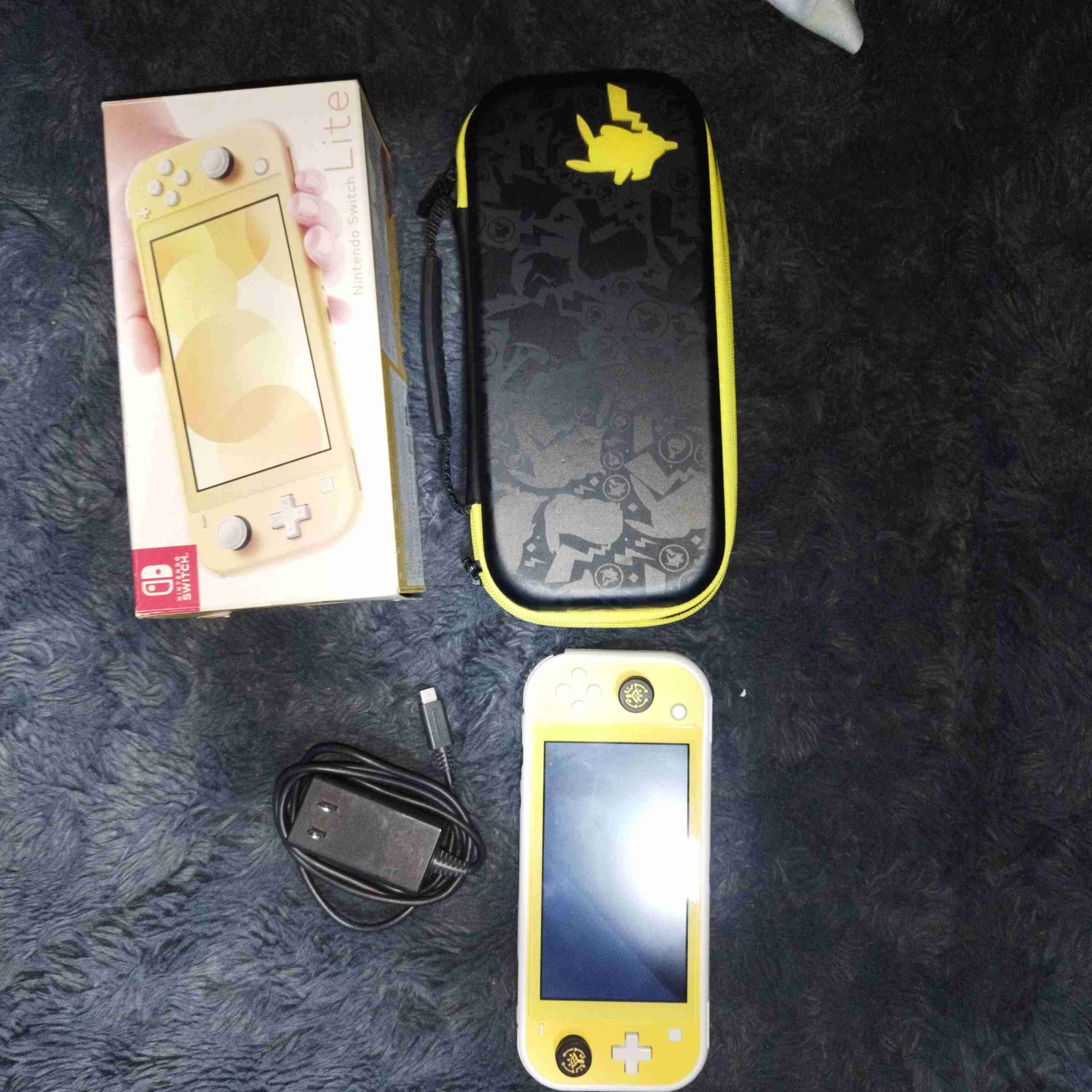 Nintendo Switch Lite amarrila versión japonesa - miniatura 1