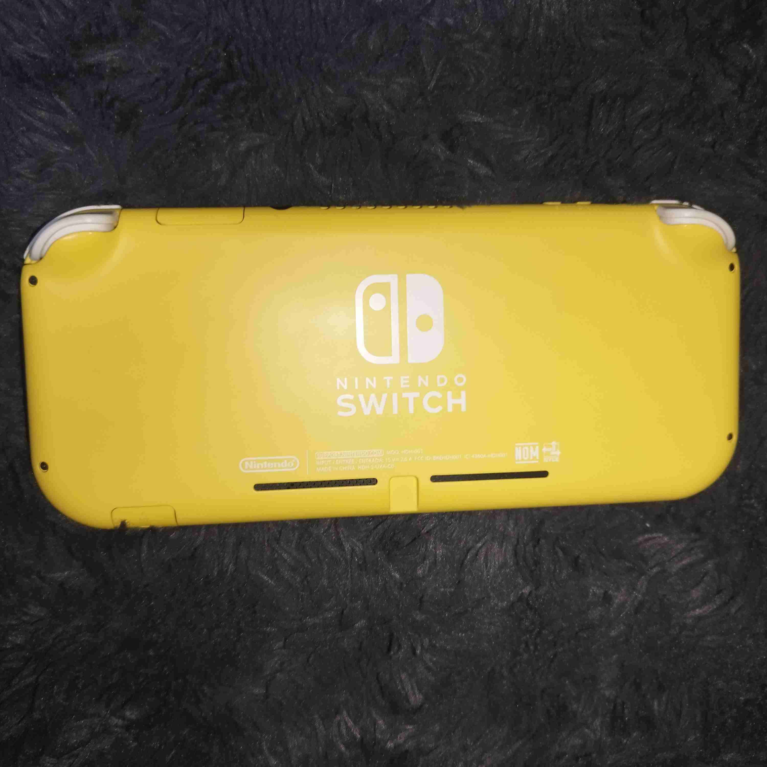 Nintendo Switch Lite amarrila versión japonesa - miniatura 3