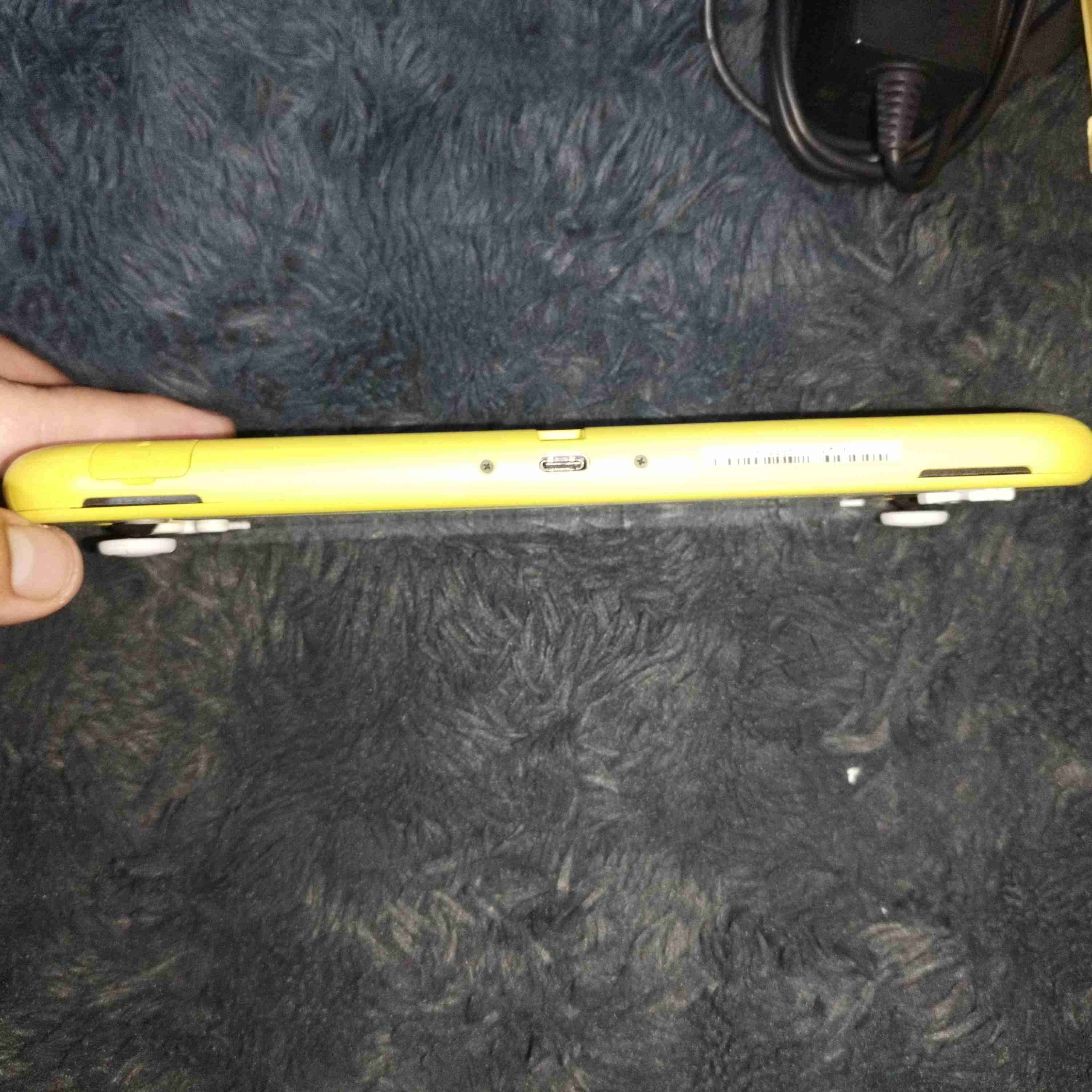 Nintendo Switch Lite amarrila versión japonesa - miniatura 5