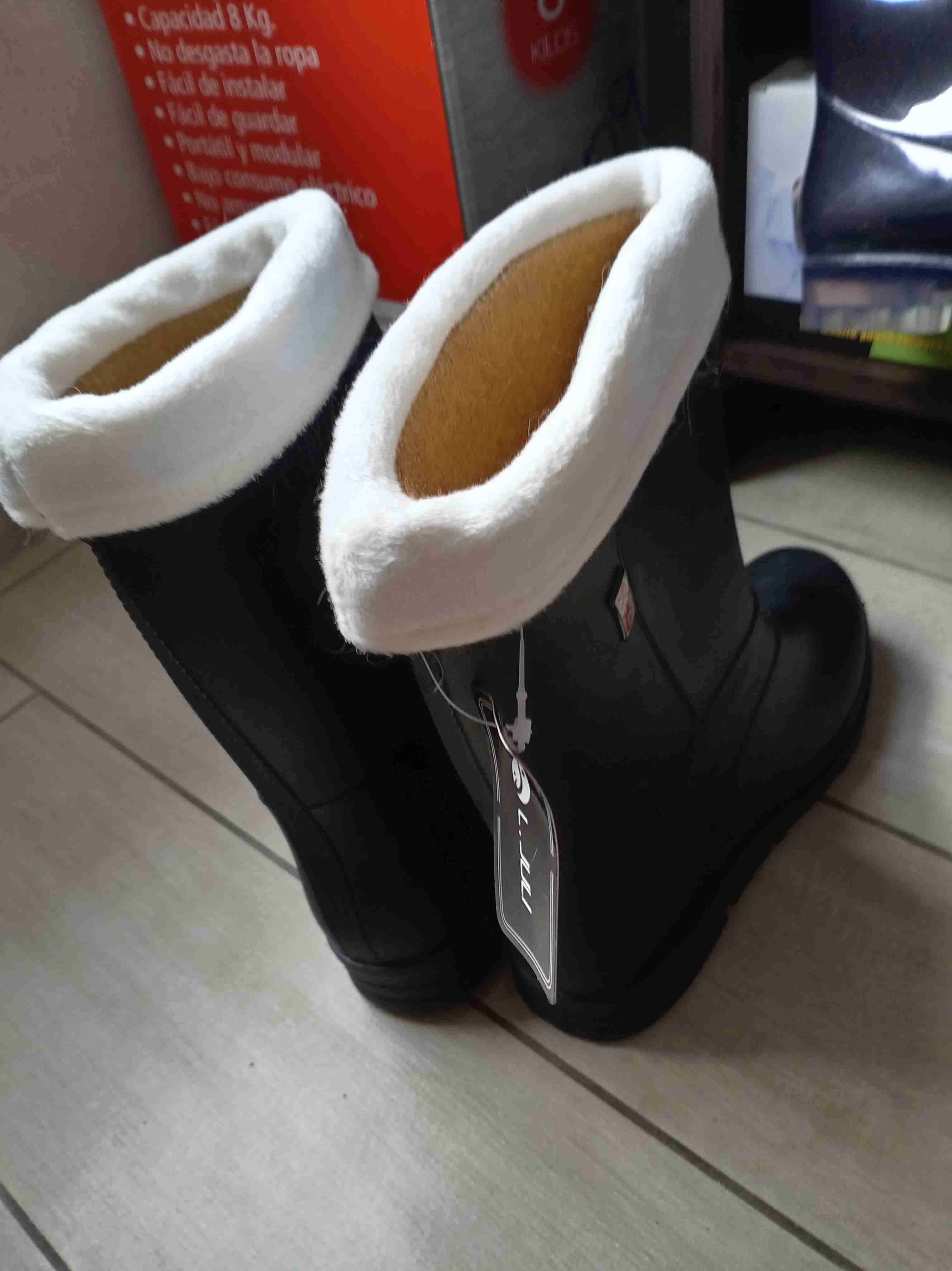 Botas de agua nuevas - miniatura 1