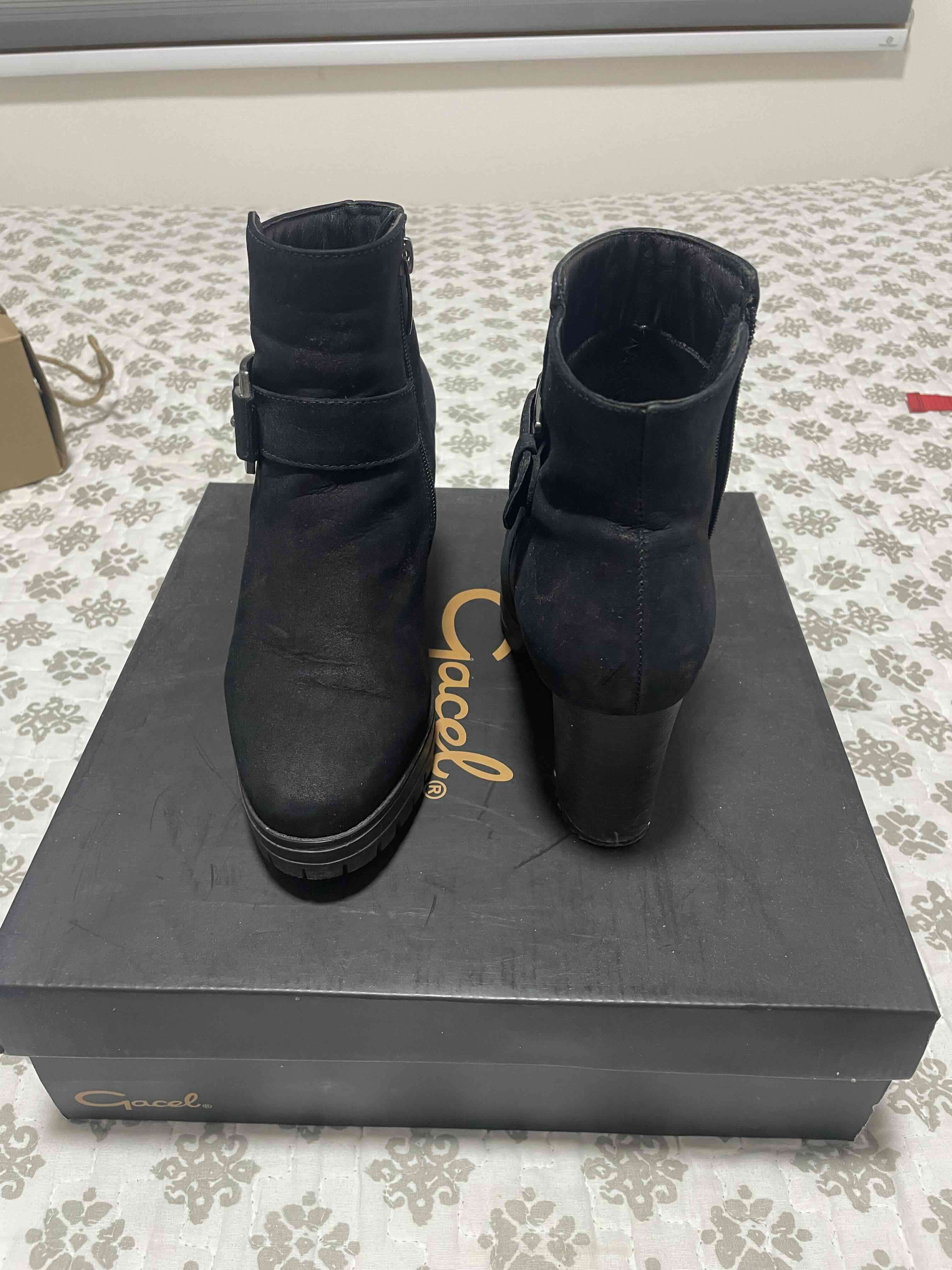 Botines negros marca Gacel