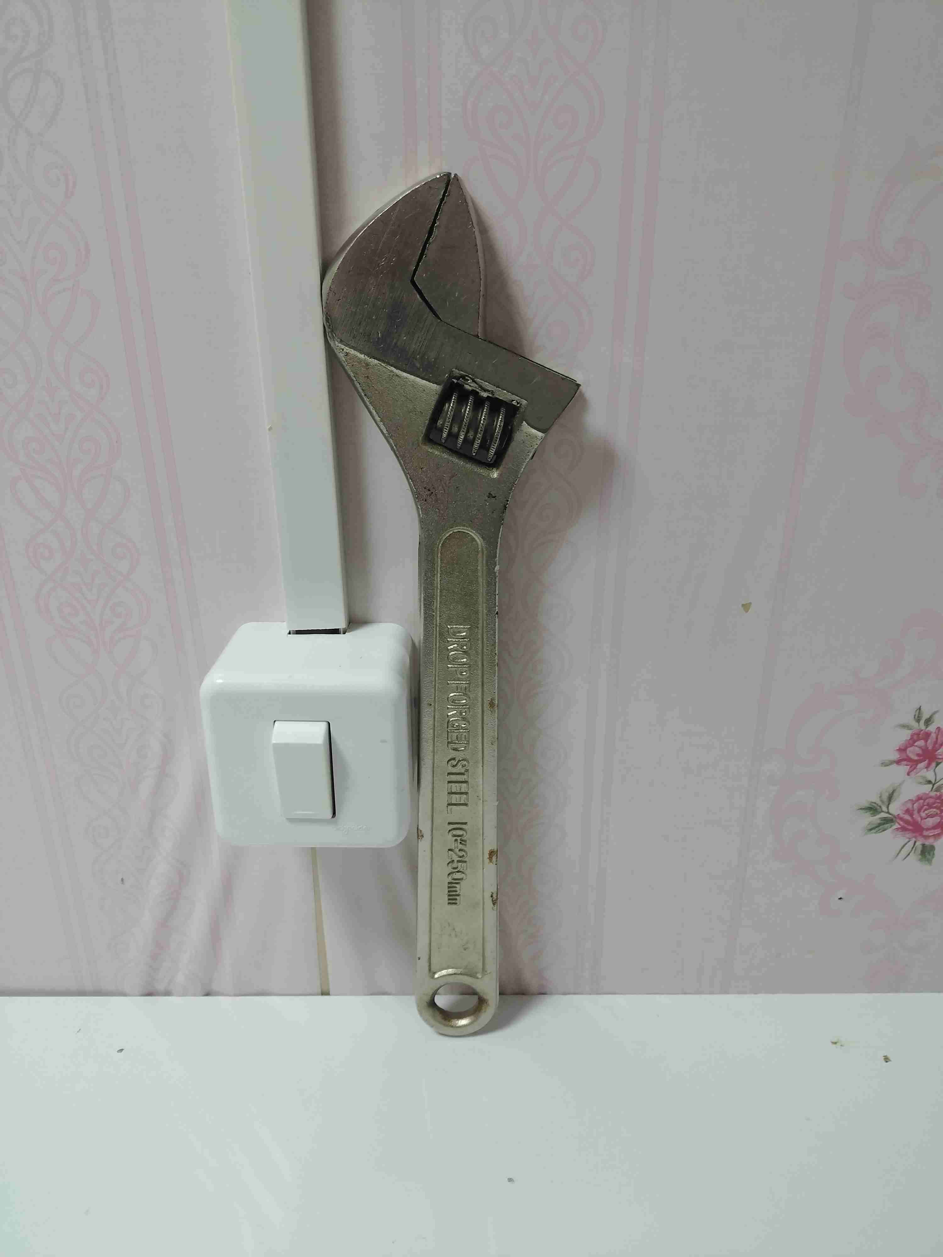 Llave ajustable de acero - miniatura 1