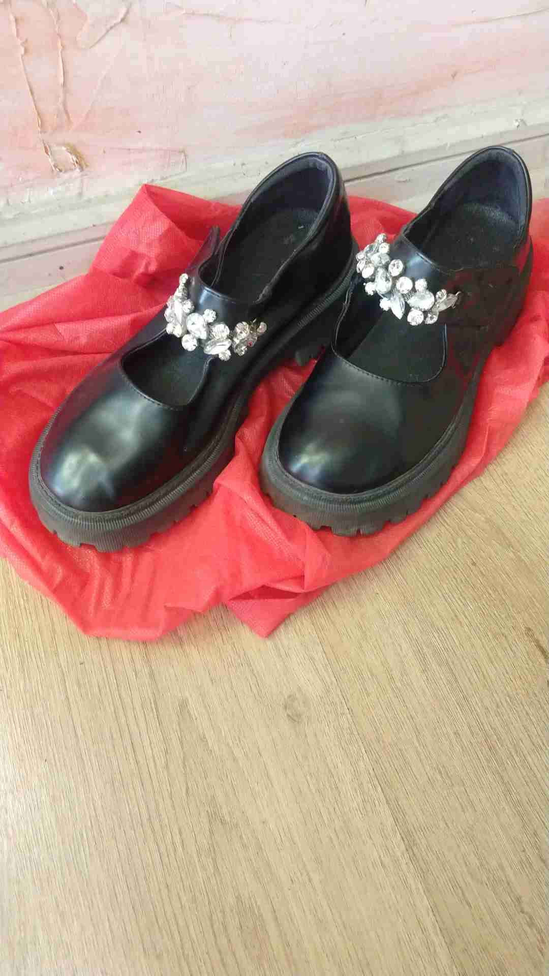 Jeans azules con costuras decorativas - miniatura 2