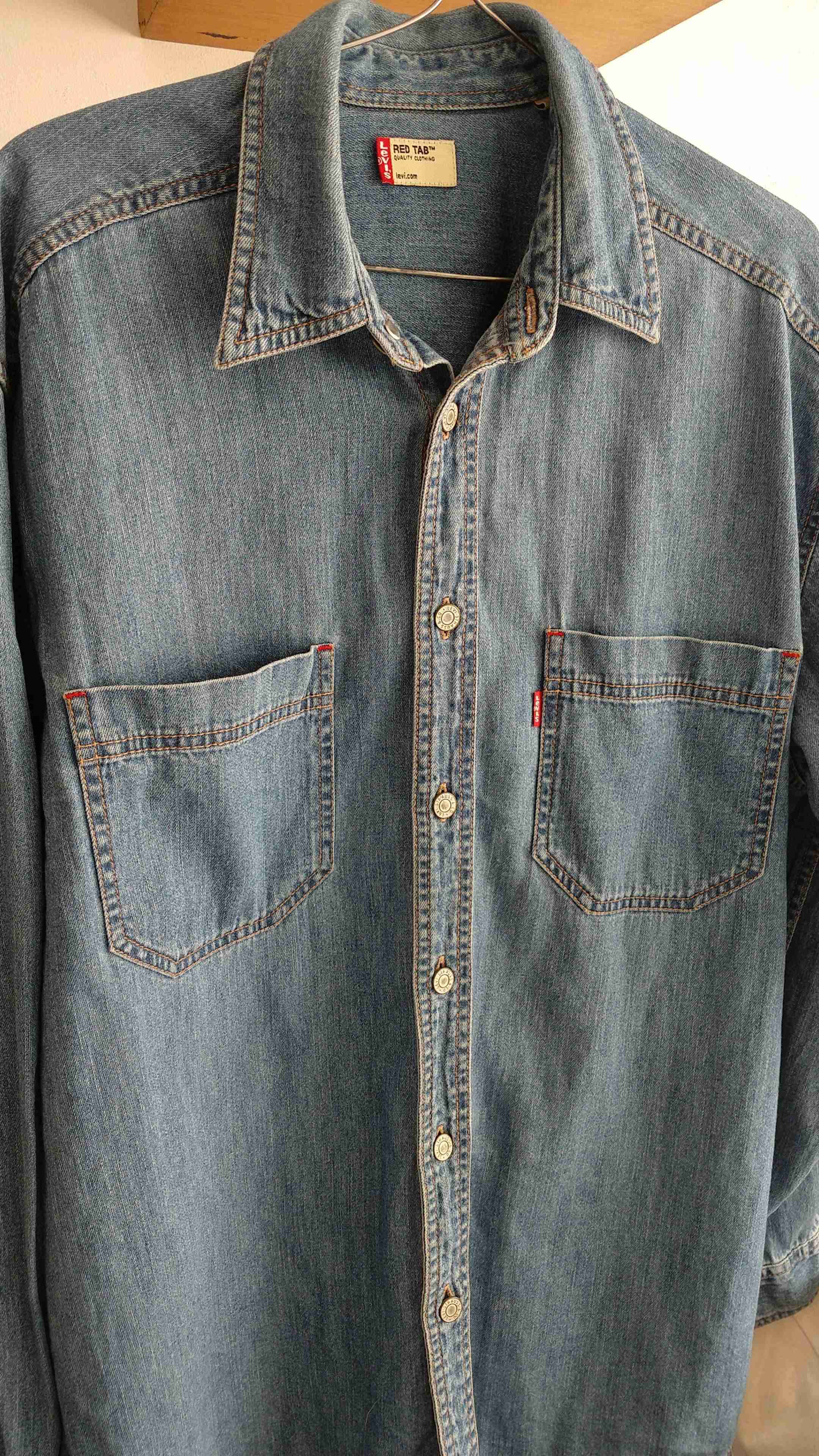 Jeans azules con costuras decorativas - miniatura 4