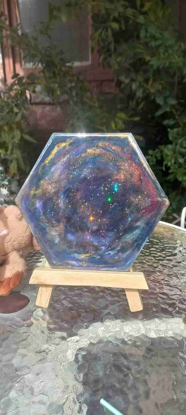 Cuadro hexagonal universo en resina - miniatura 2