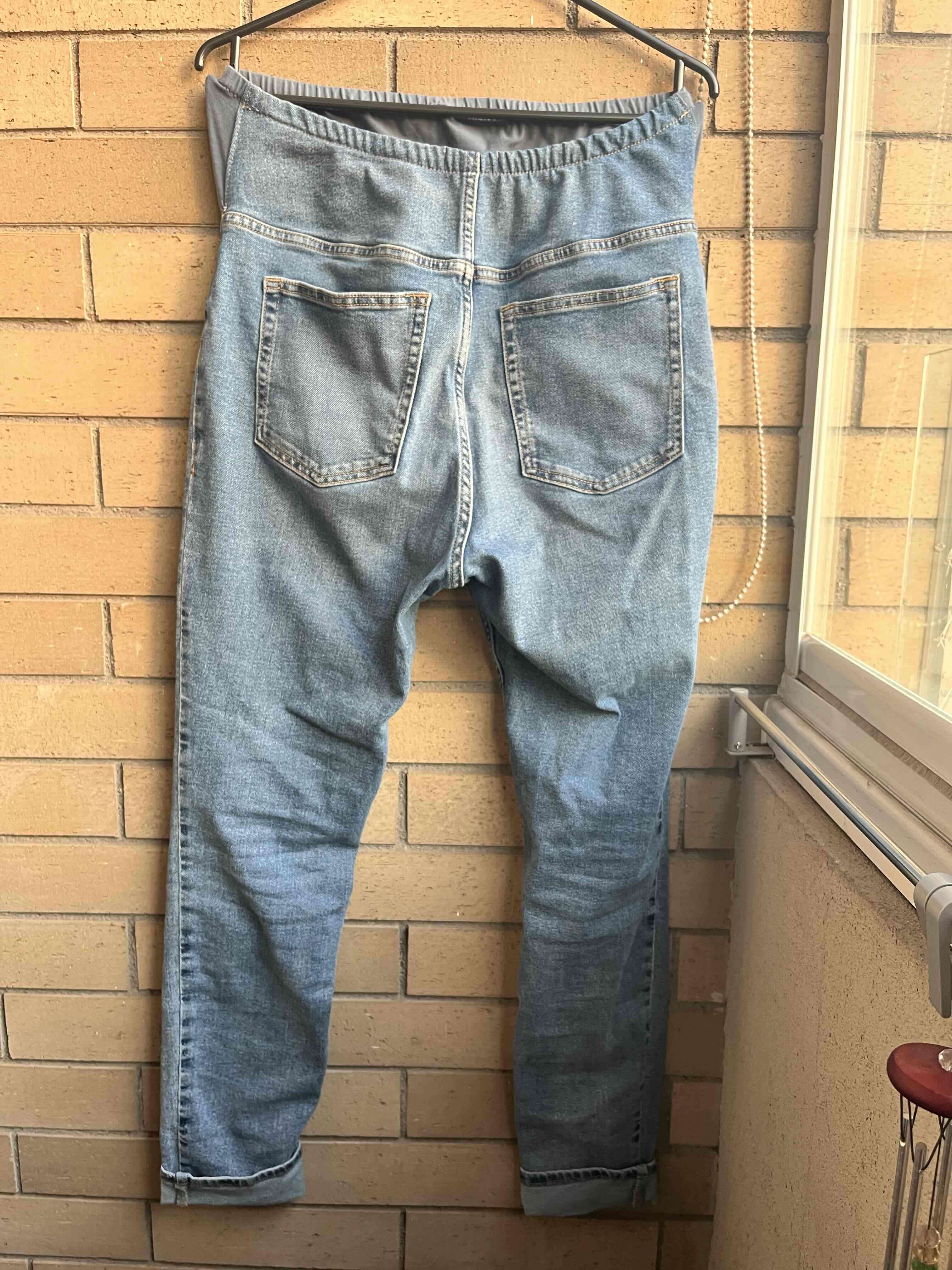 Jeans maternales azules - miniatura 2