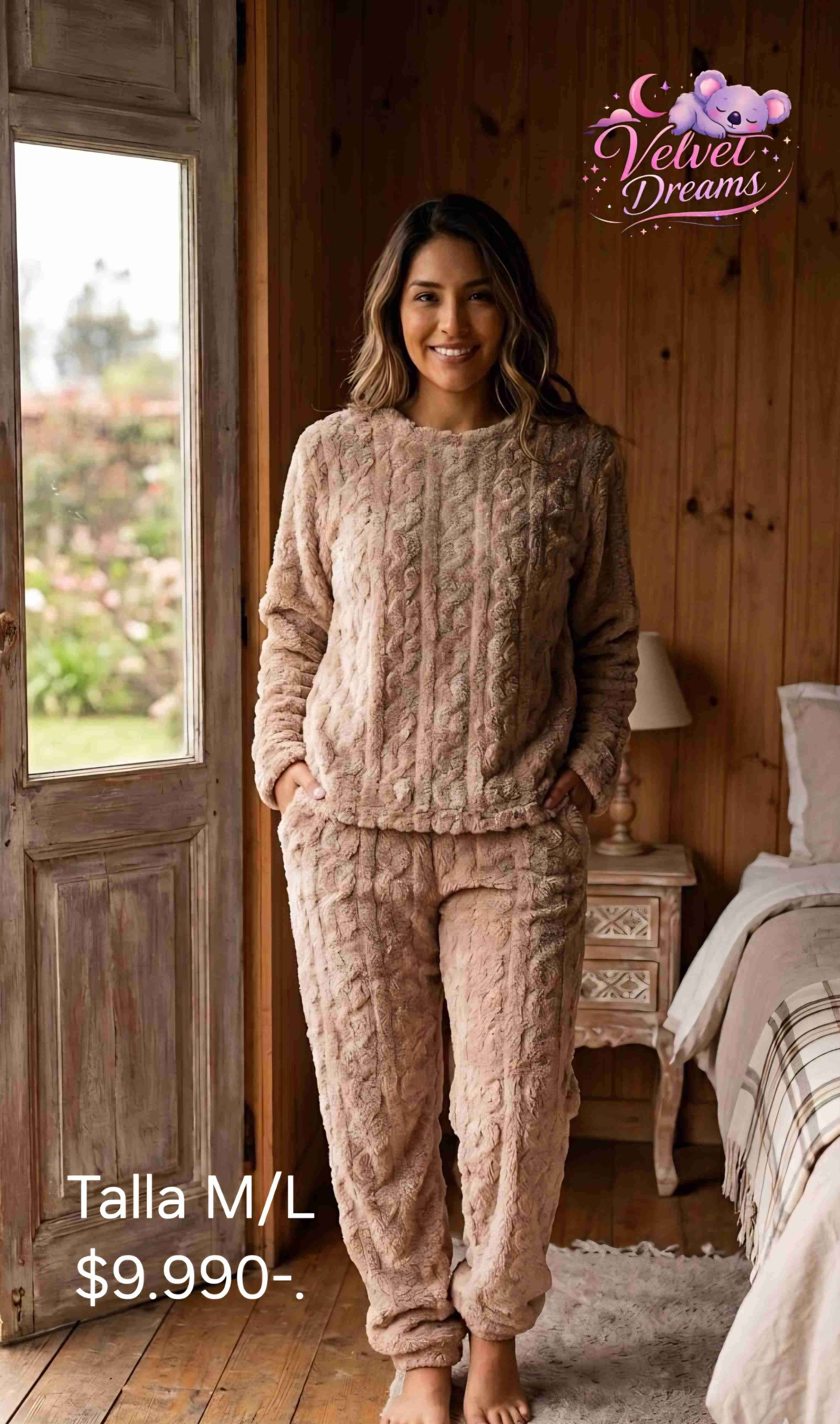 Pijama de peluche beige