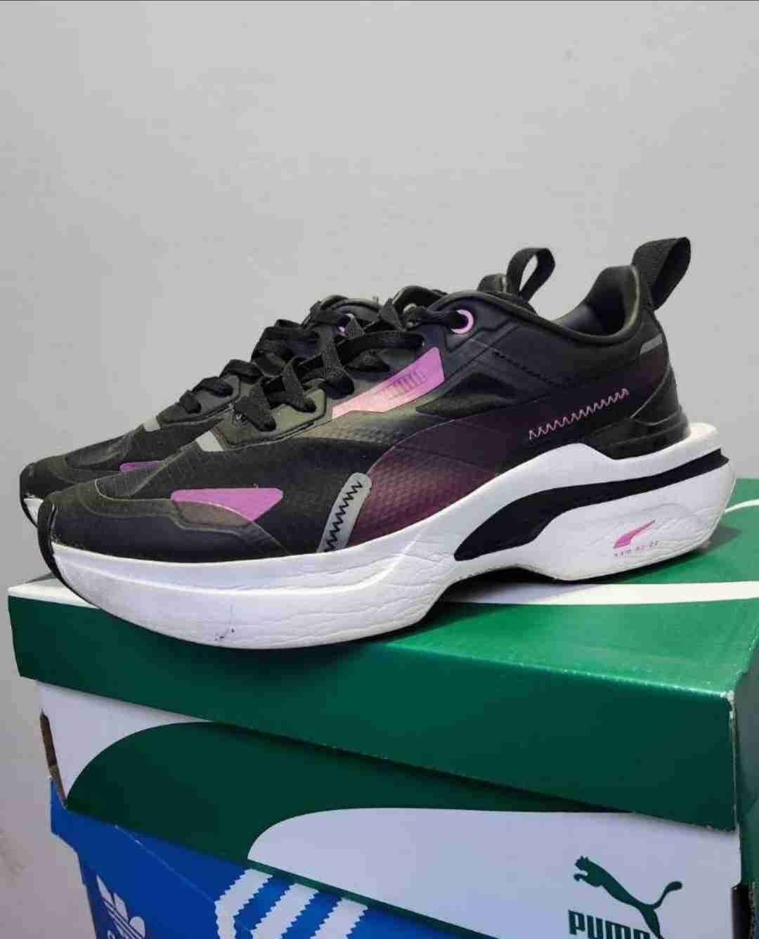 Zapatillas deportiva puma negras y rosadas - miniatura 1