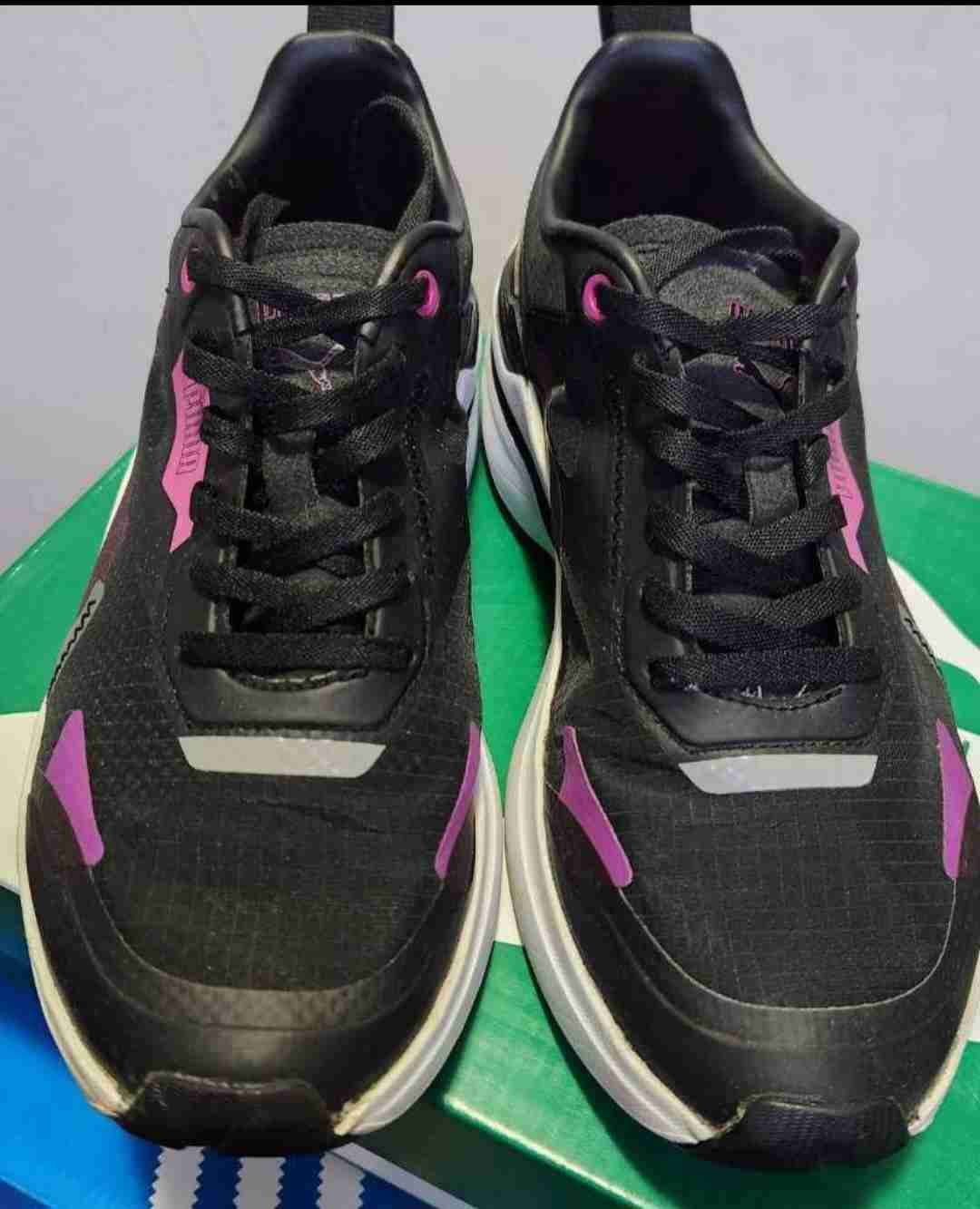 Zapatillas deportiva puma negras y rosadas - miniatura 2