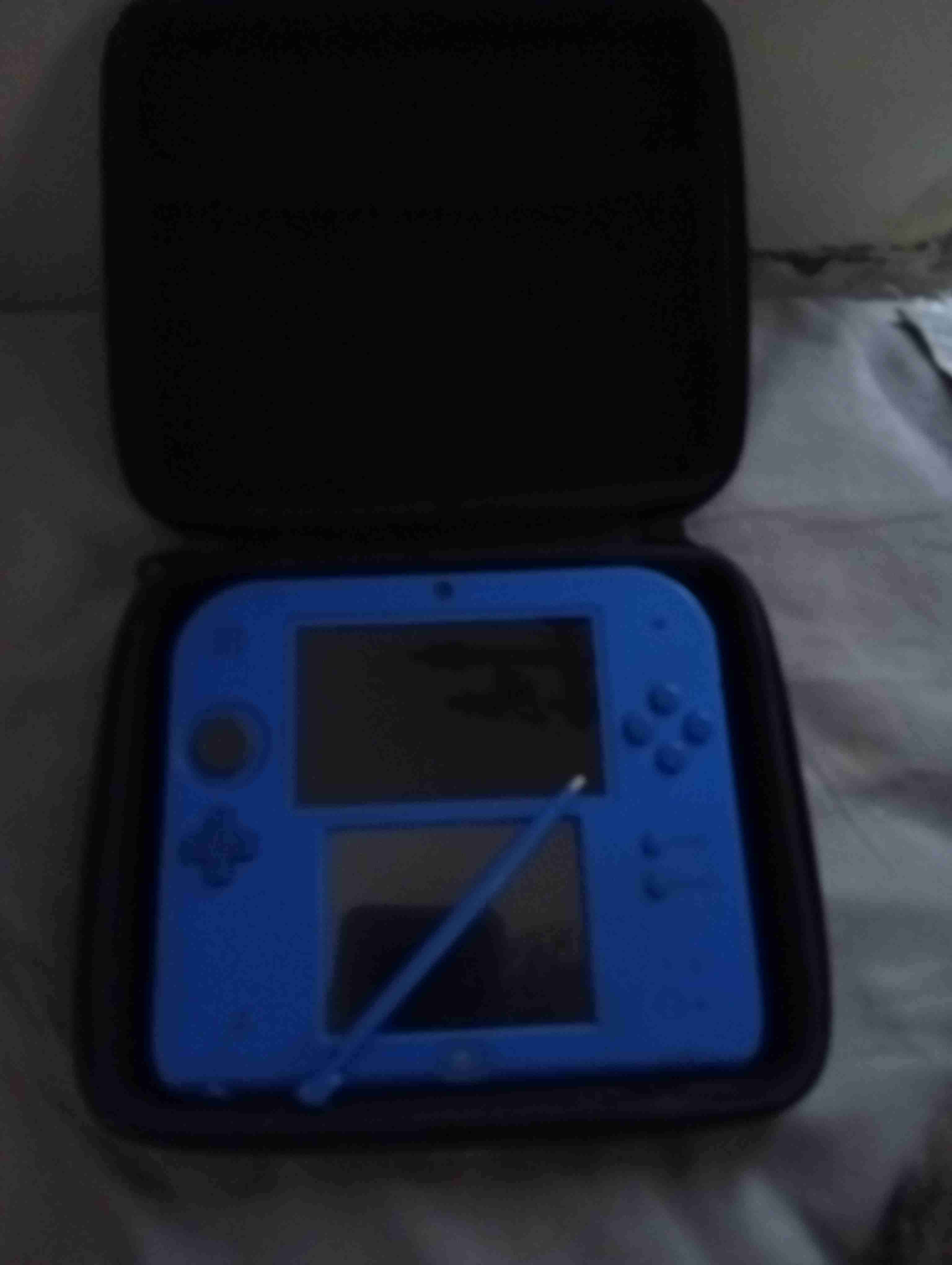 Consola portátil 2ds azul con estuche - miniatura 2
