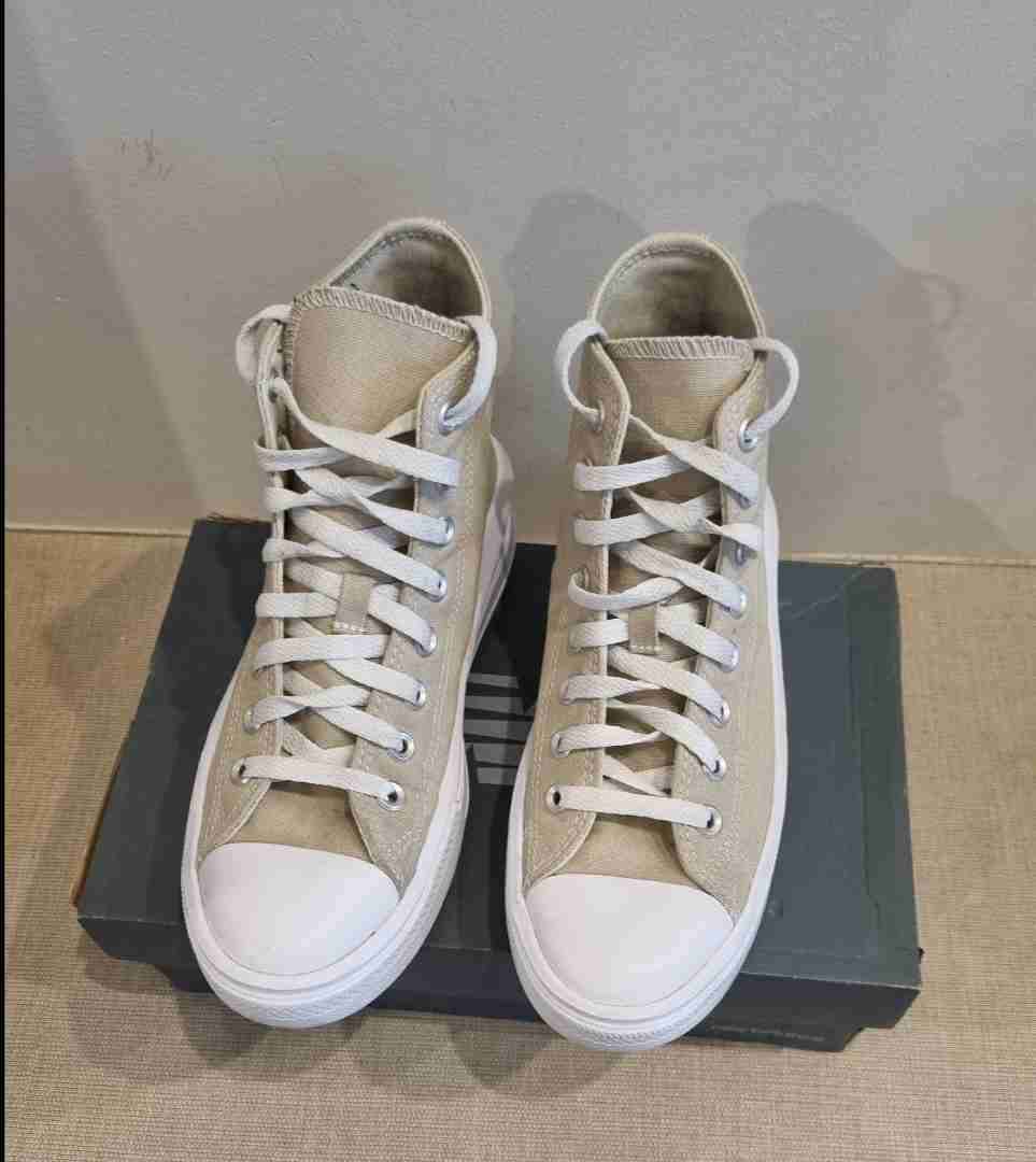 Zapatillas altas beige estilo Converse - miniatura 3