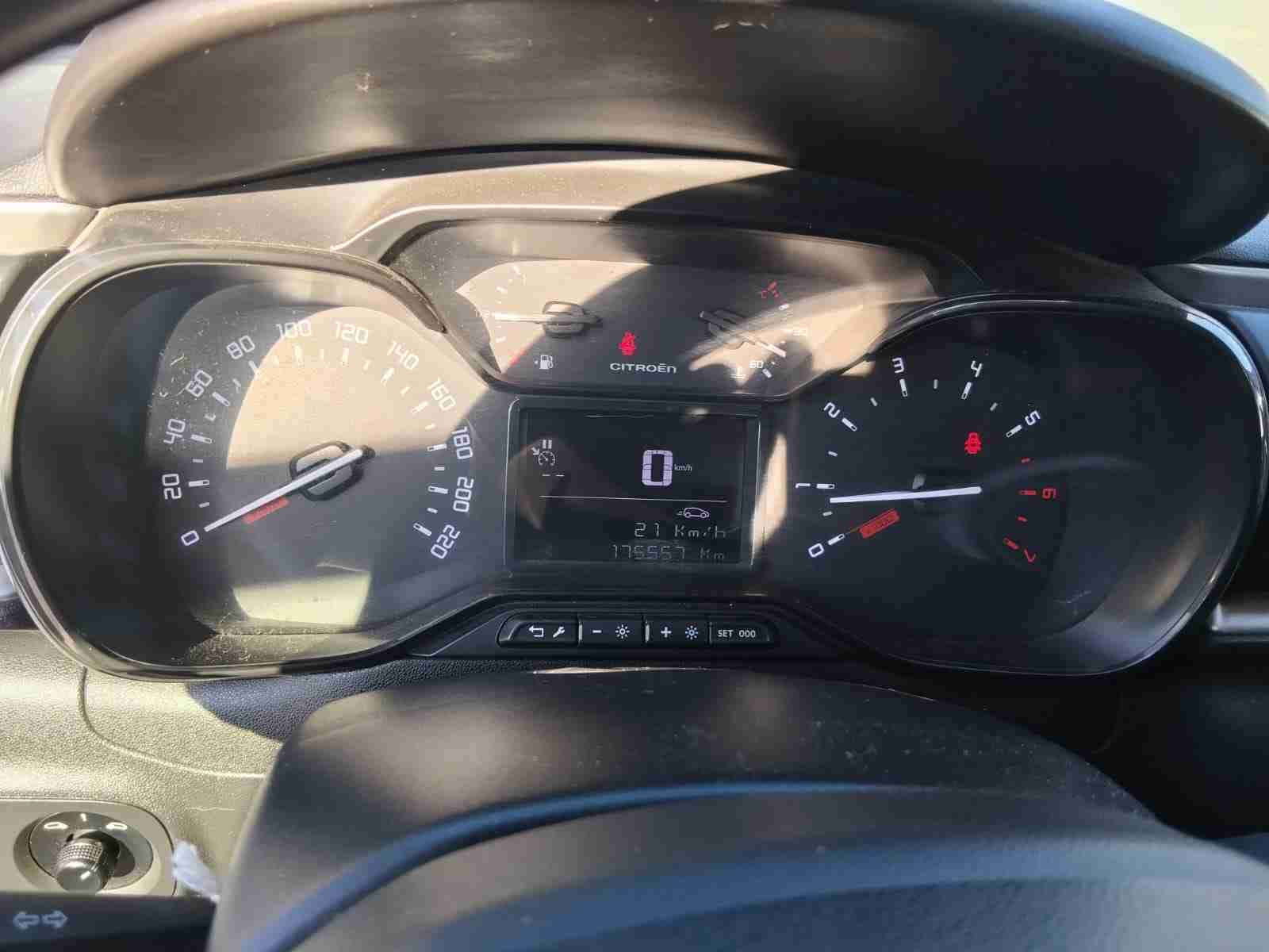 Auto Citroën C3 gris 2017 - 5