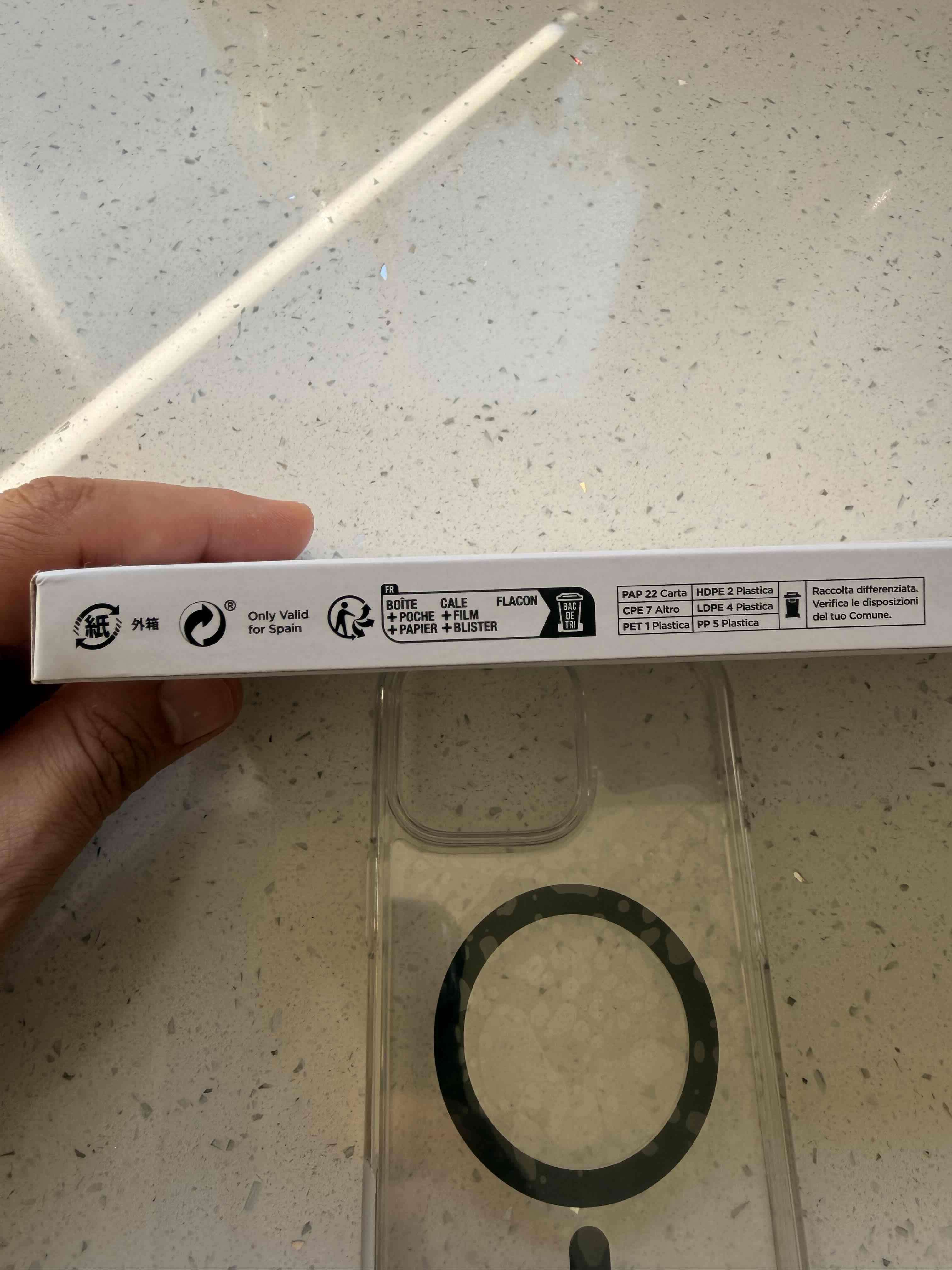 Carcasa  Spigen iPhone 16 pro Max - miniatura 4