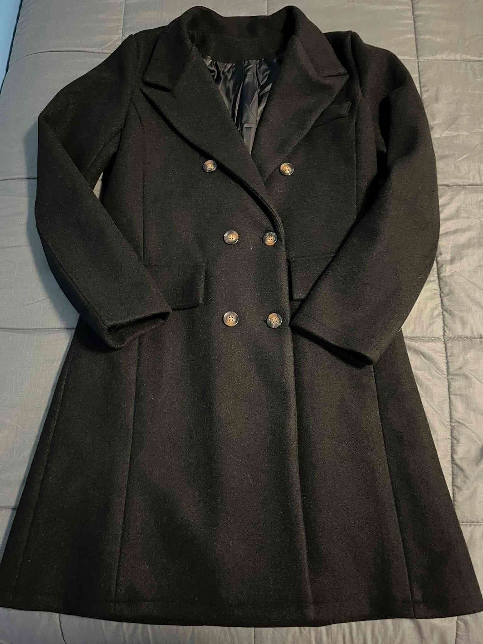 Abrigo negro elegante - miniatura 4