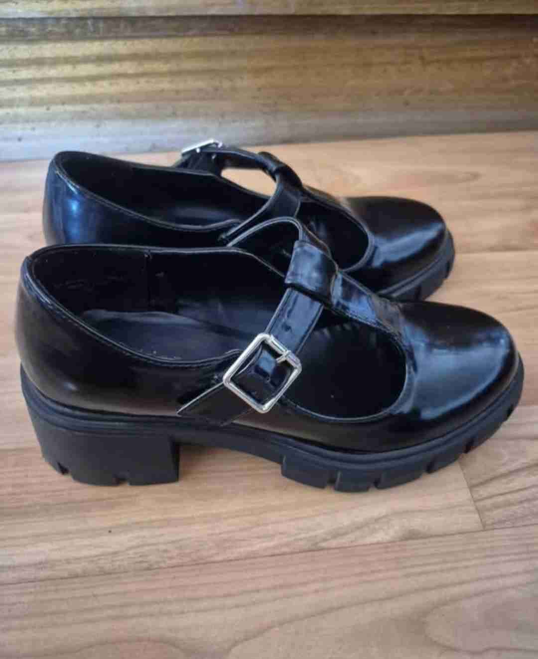 Zapatos negros de charol - miniatura 1