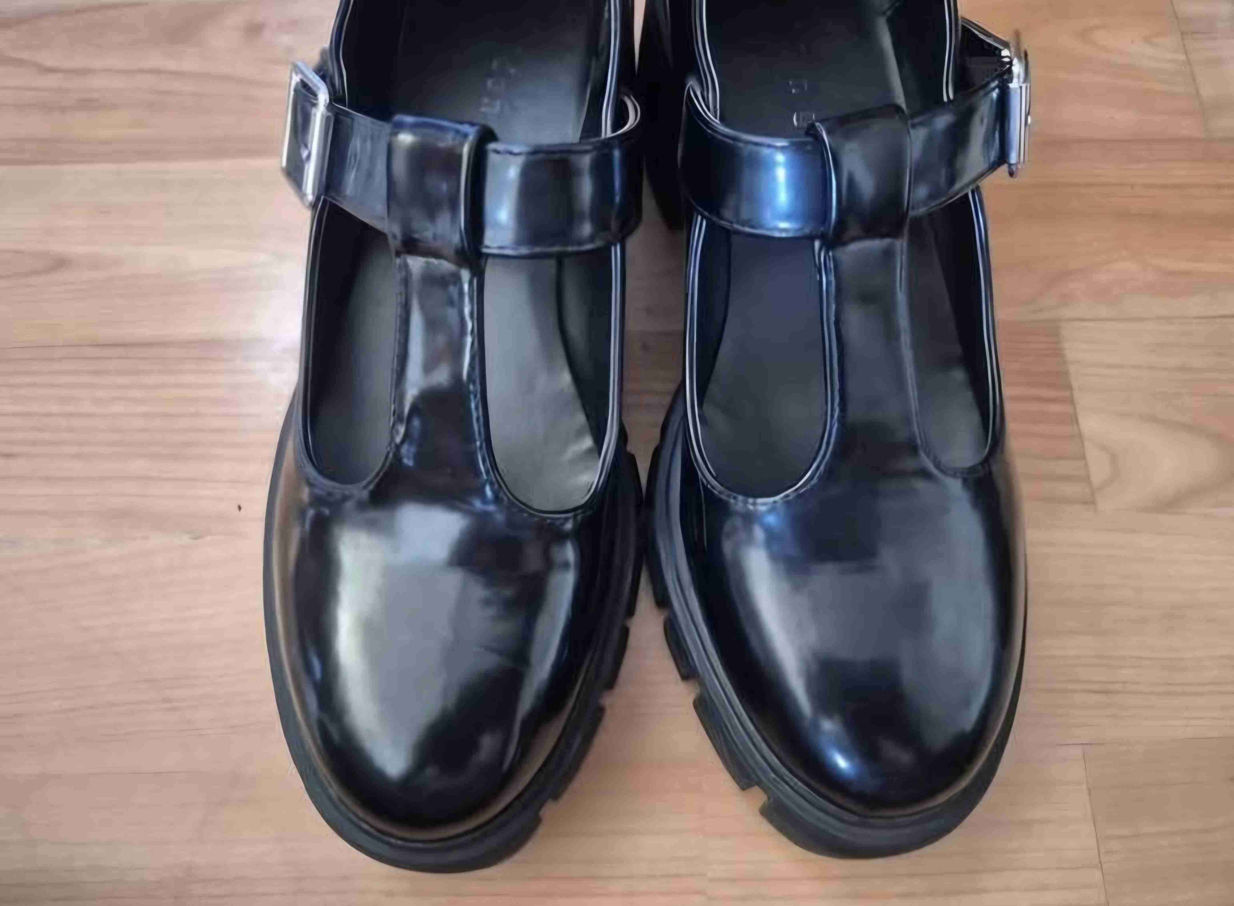 Zapatos negros de charol - miniatura 2