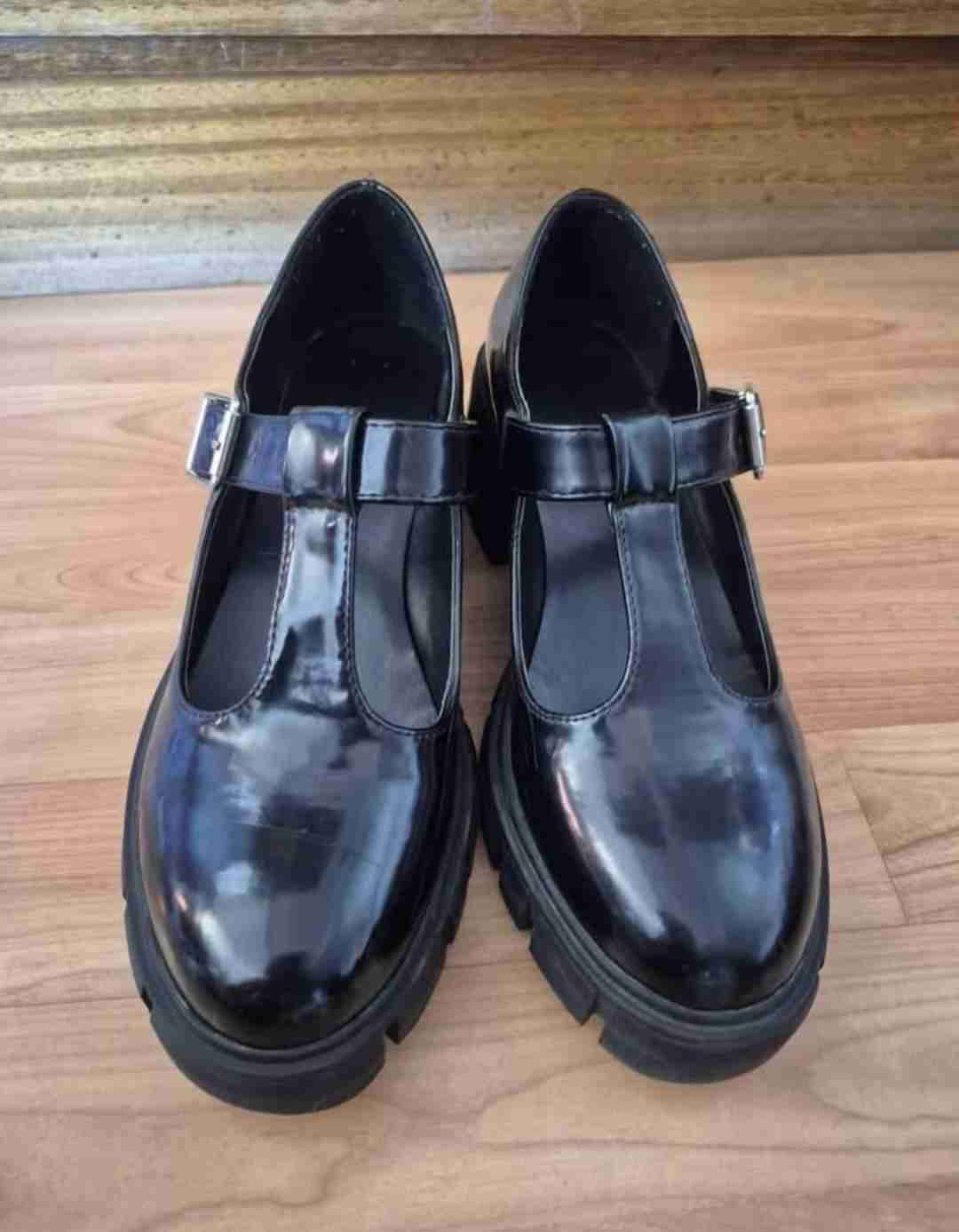 Zapatos negros de charol - miniatura 3