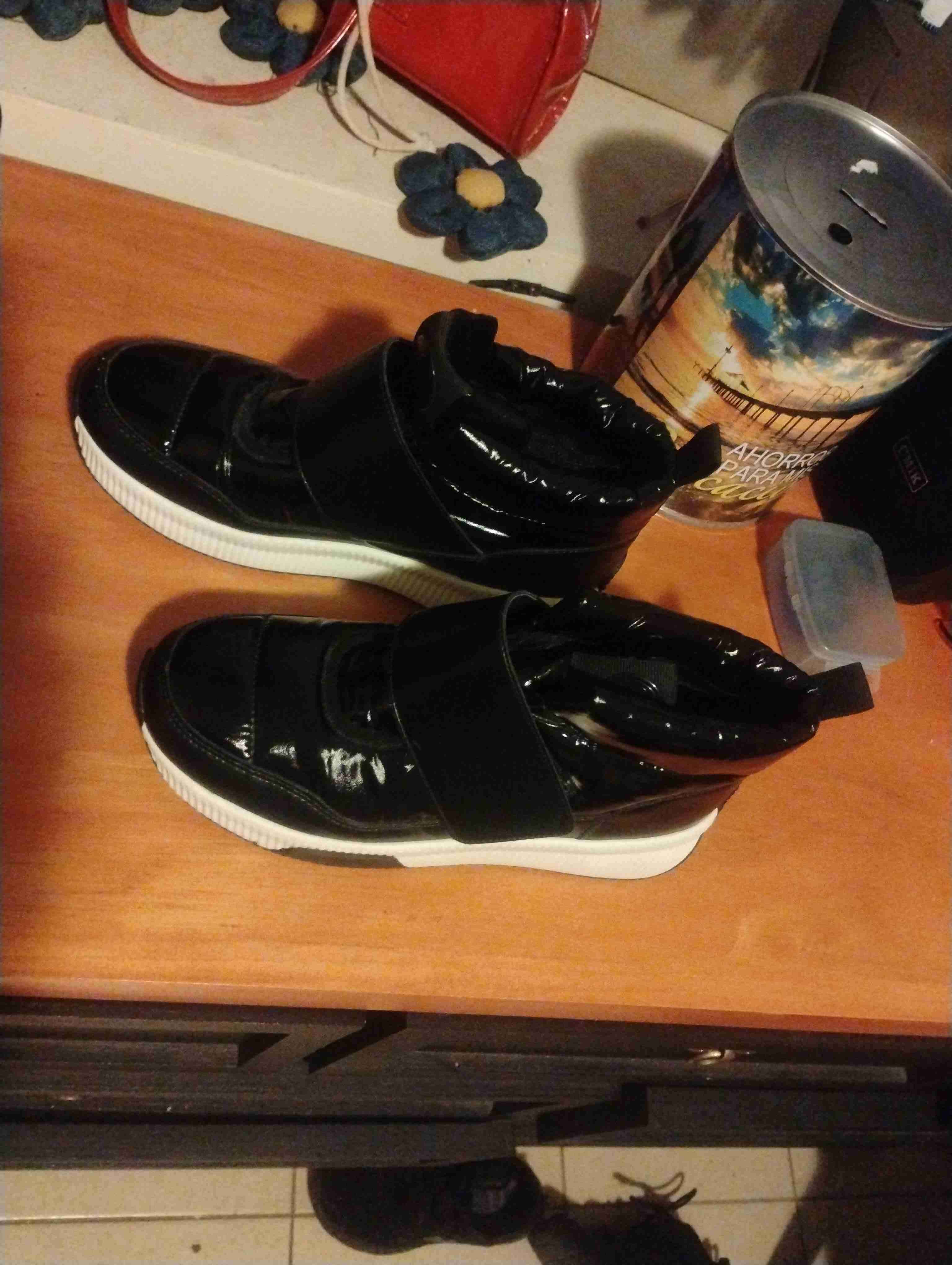 Zapatillas negras brillantes dama número 38 marca - miniatura 2