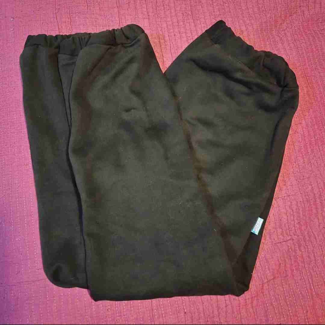 Pantalones deportivos negros - 1