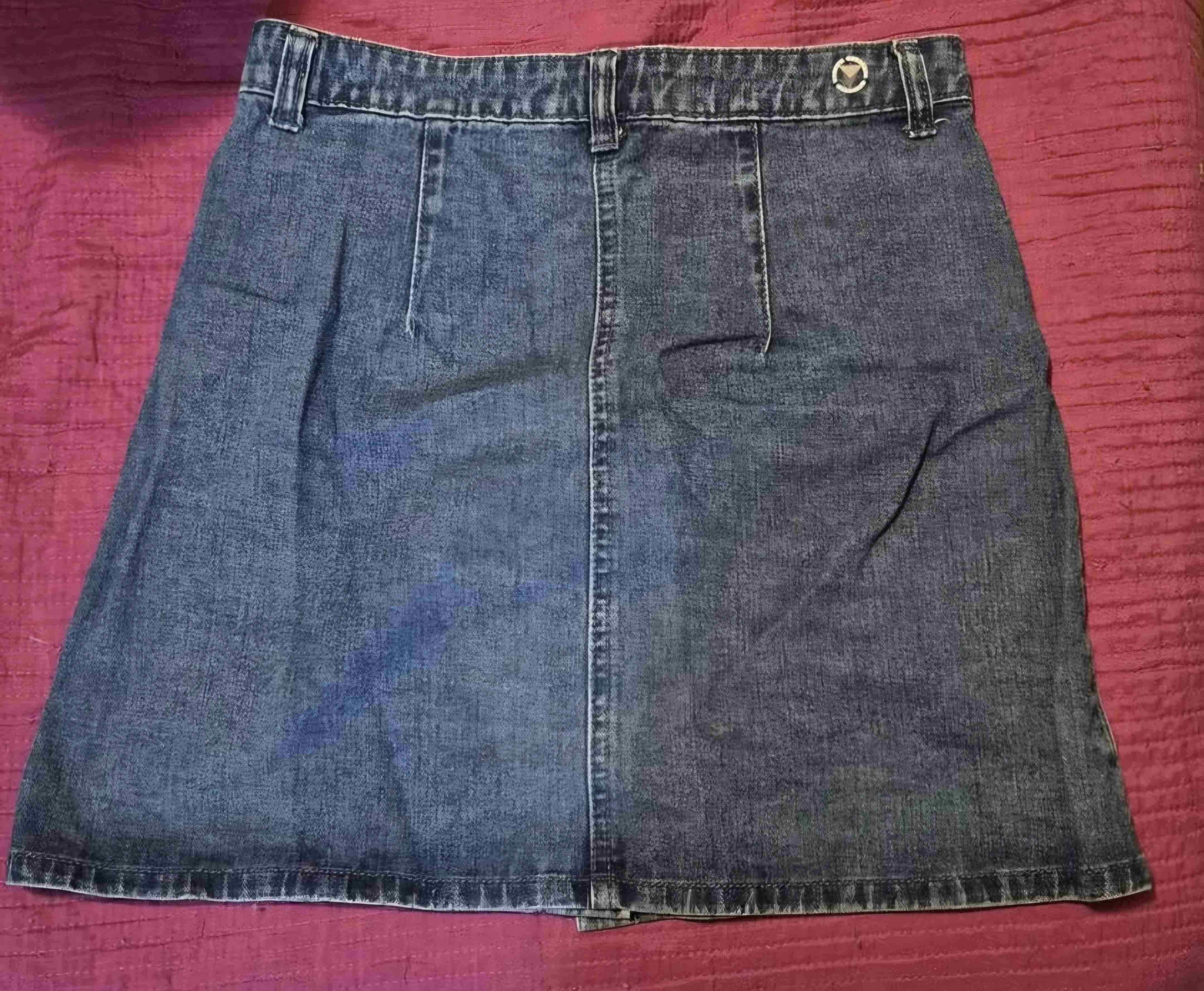 Falda de mezclilla con botones - miniatura 2