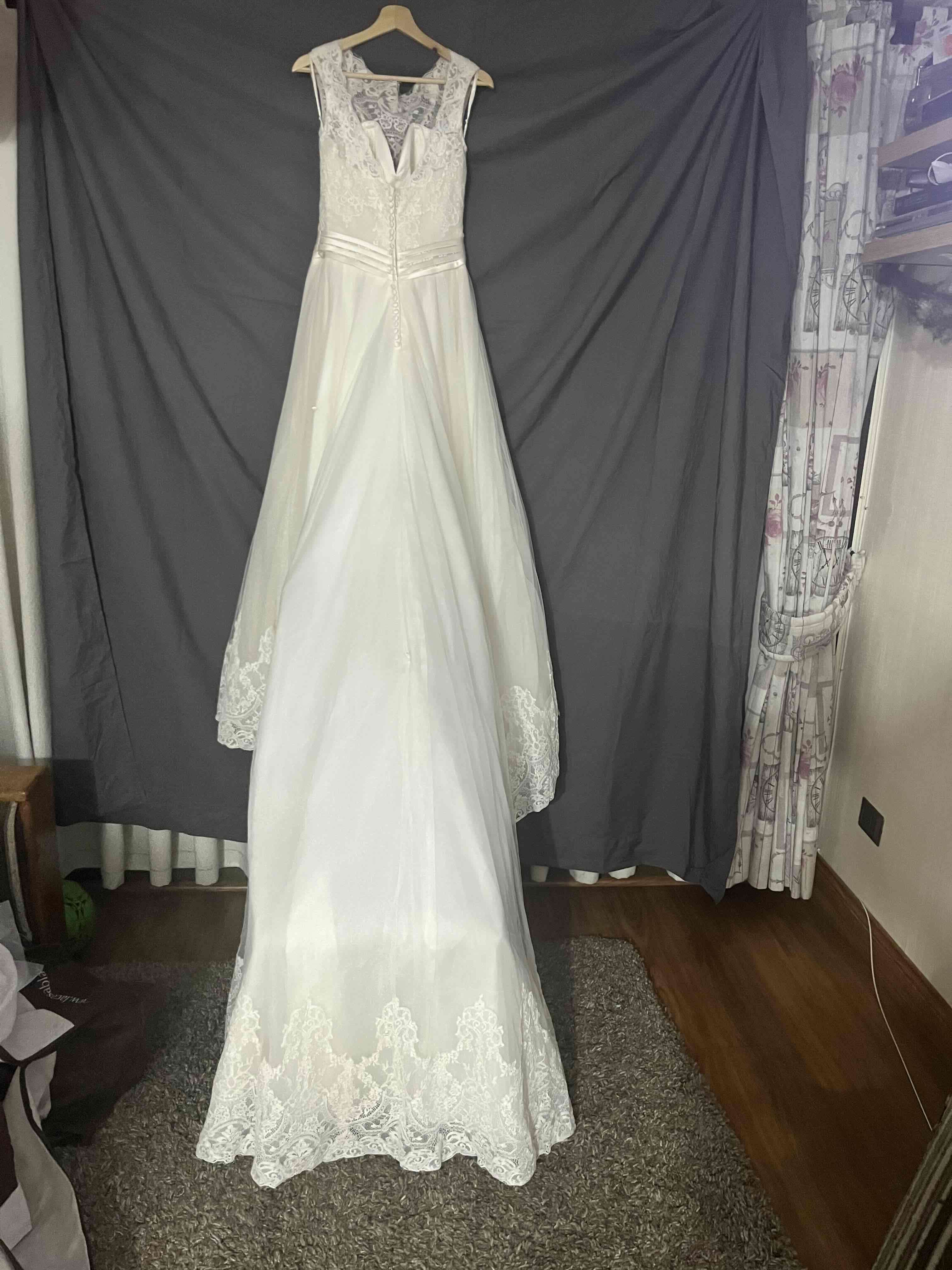 Vestido de novia con encaje blanco - miniatura 6
