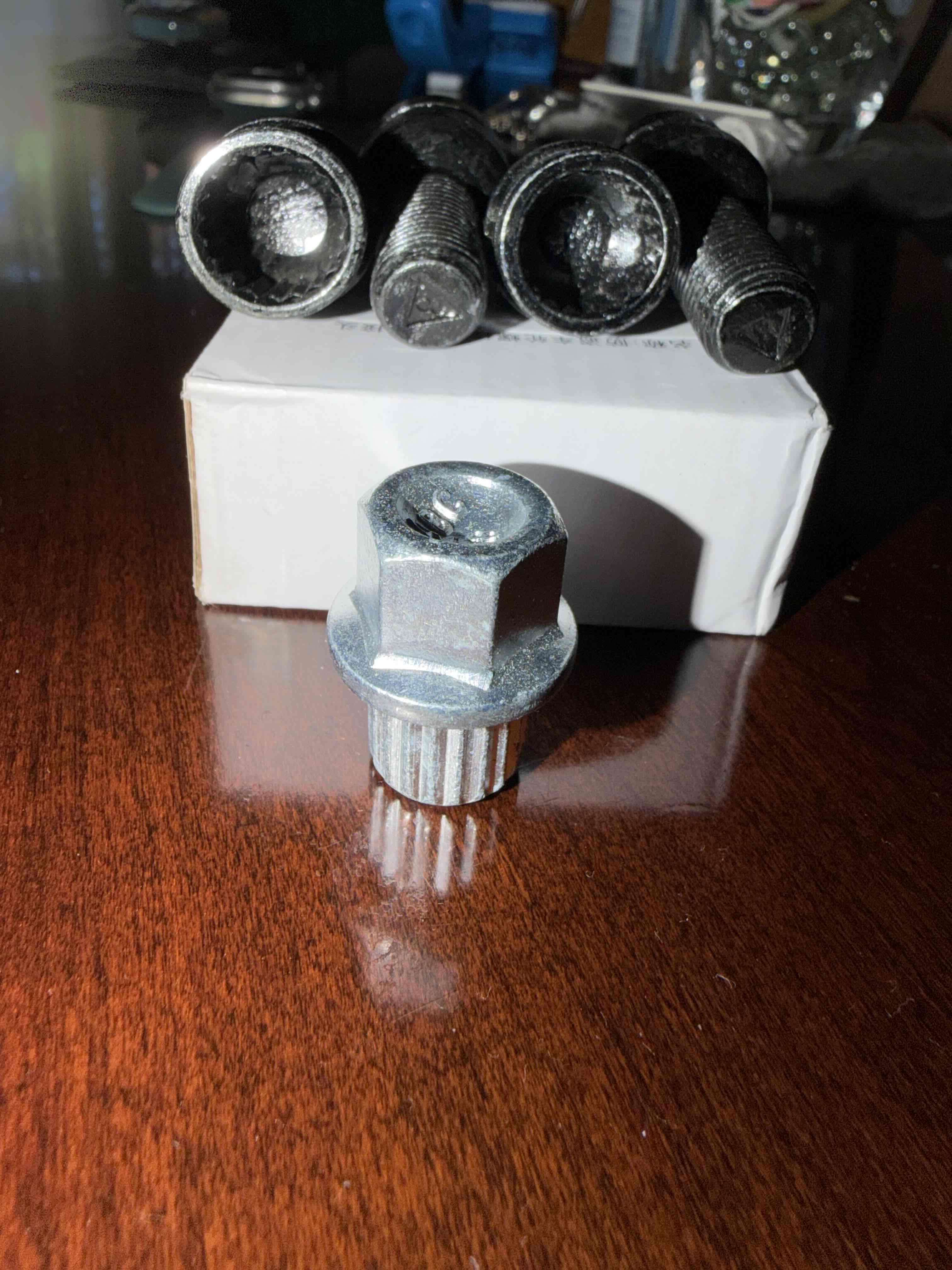 Pernos de seguridad VW , AUDI, SEAT , SKODA - 1