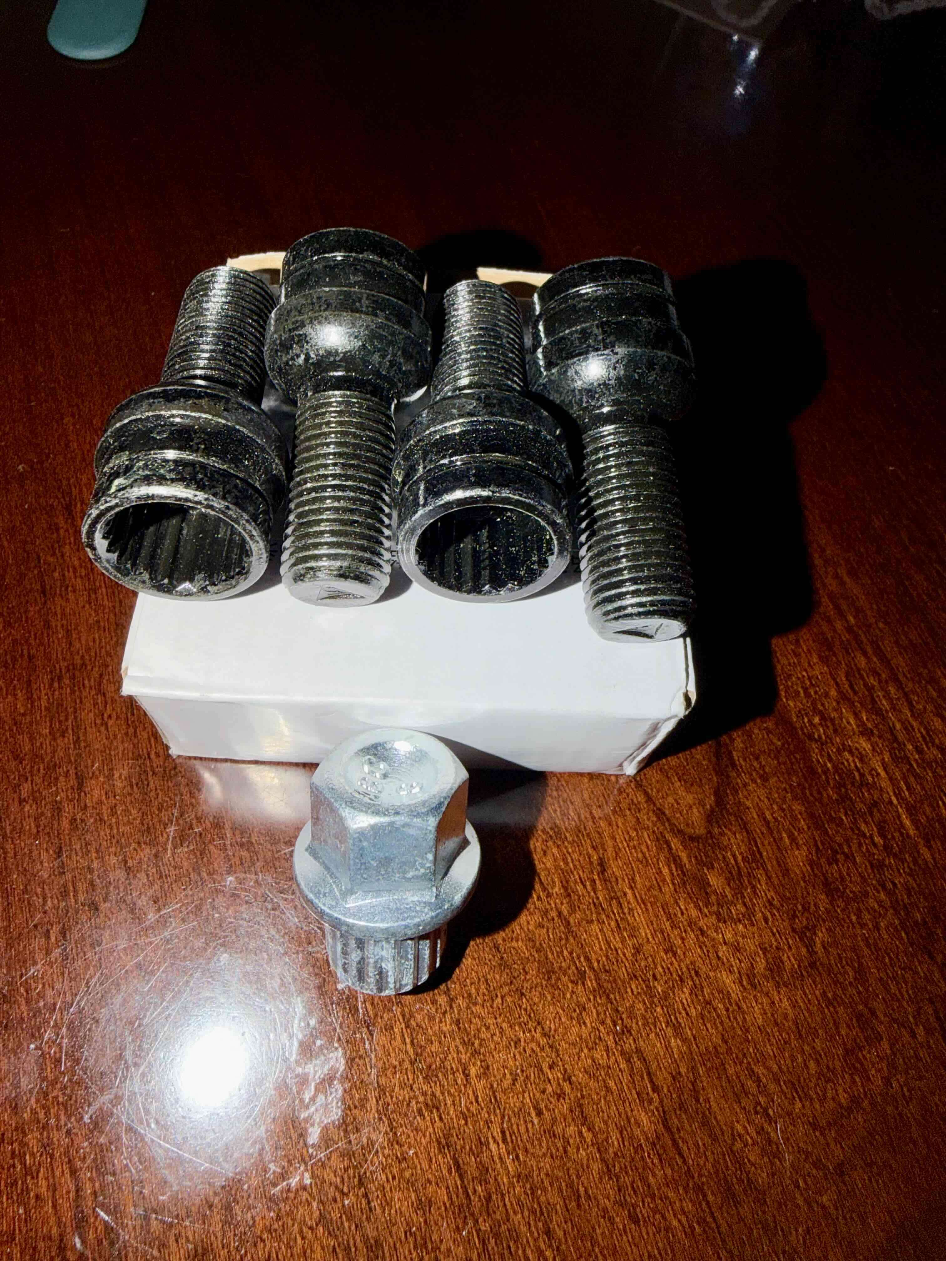 Pernos de seguridad VW , AUDI, SEAT , SKODA - 2