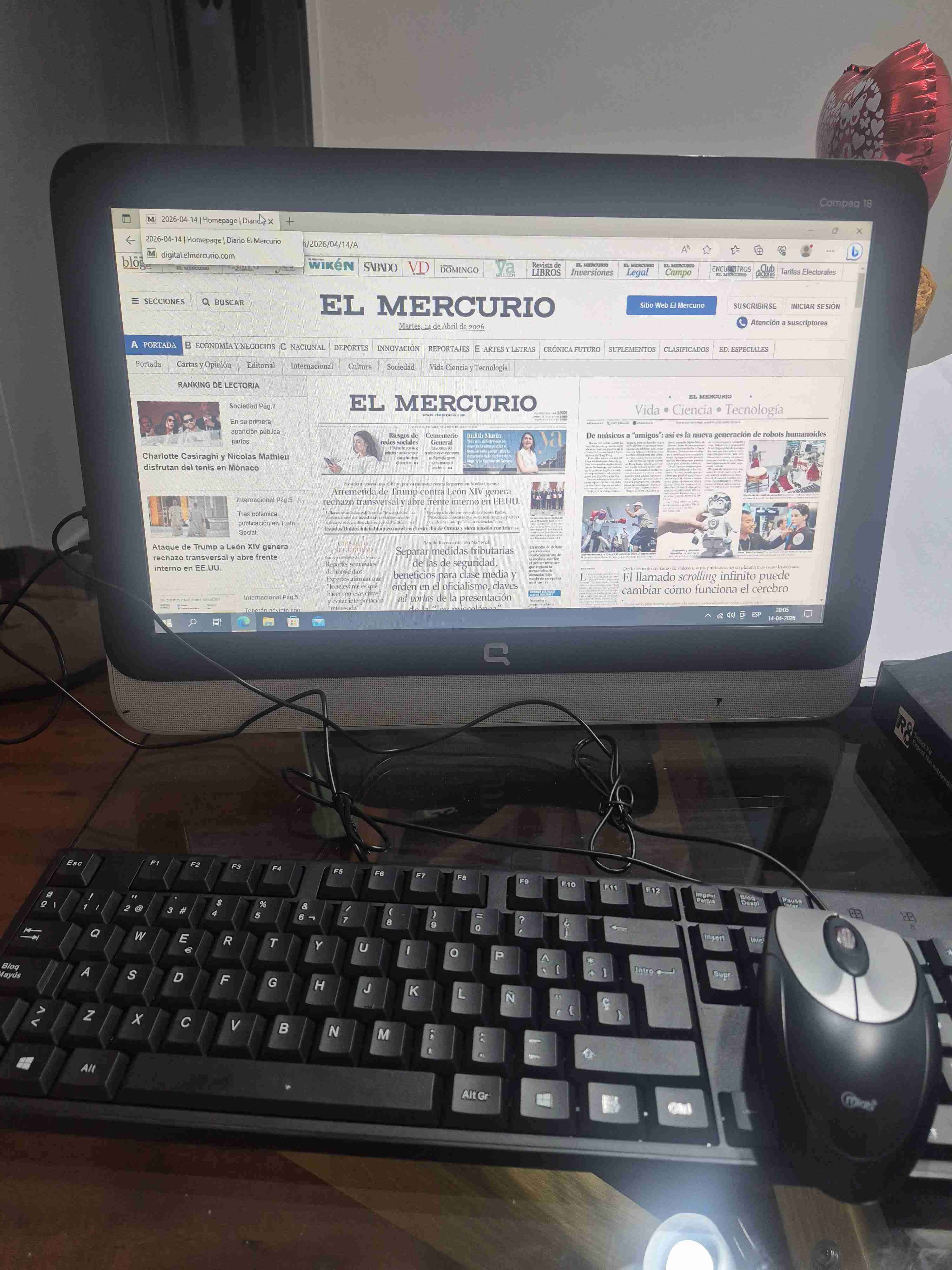 Computador de escritorio Compaq con monitor - miniatura 1