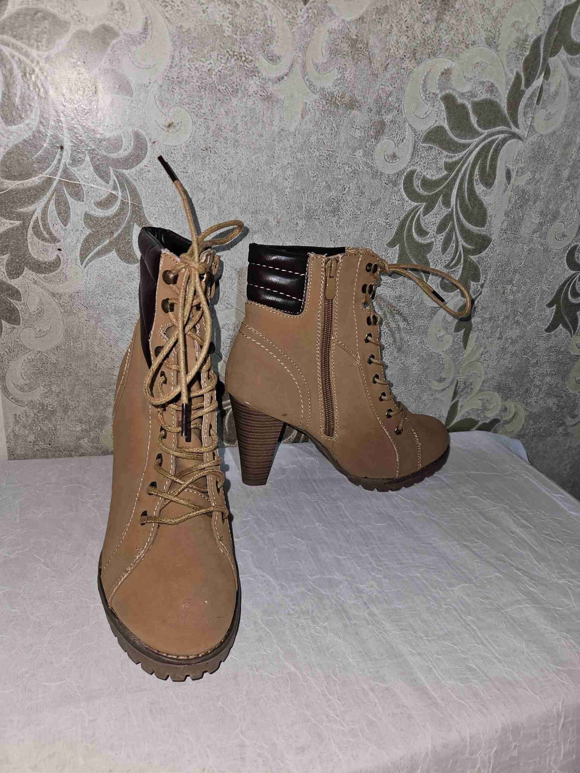 Botines 38 de taco color mostaza - miniatura 2